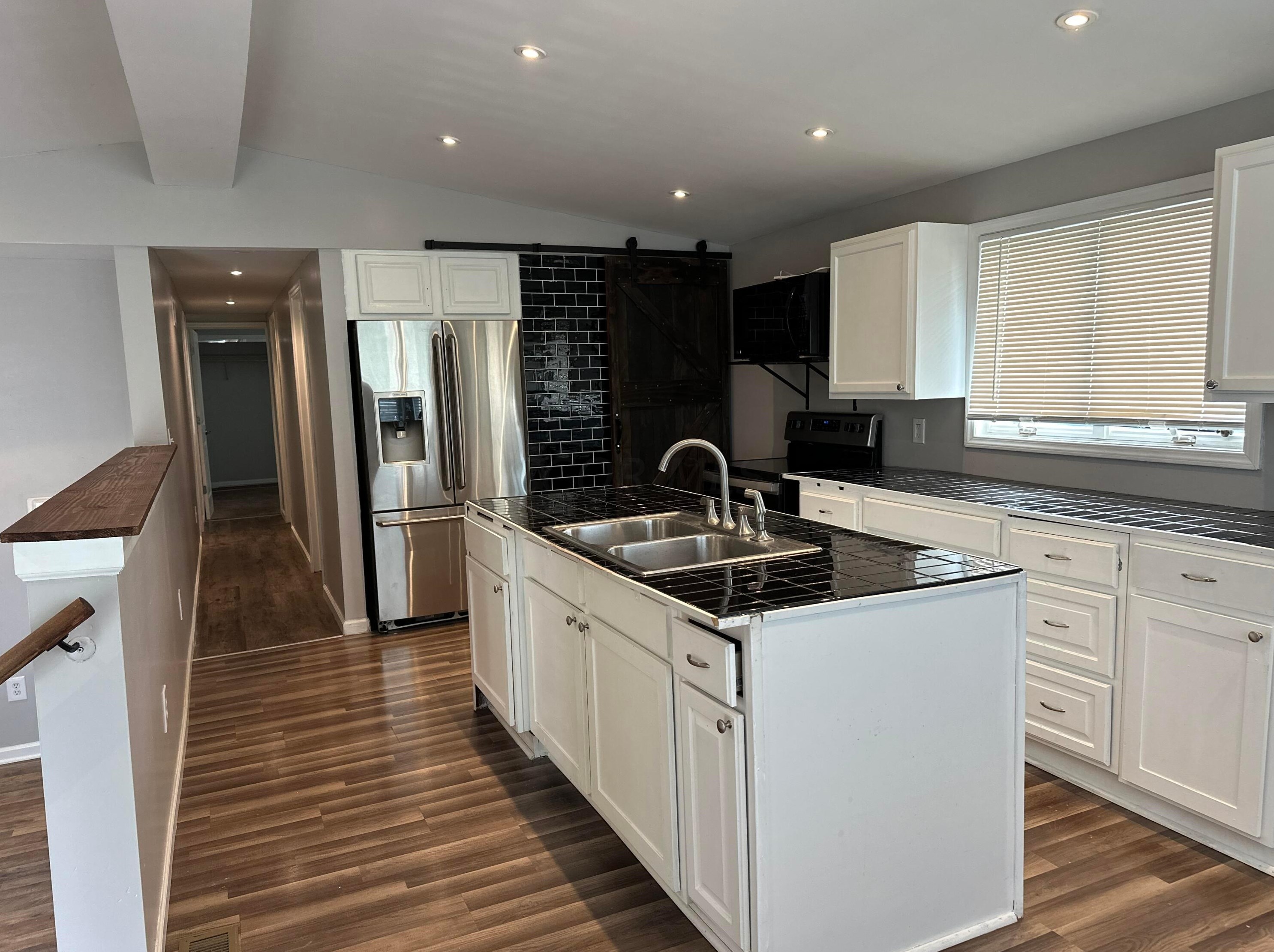 2256 Maureen Blvd, Columbus OH 43207-4555 exterior