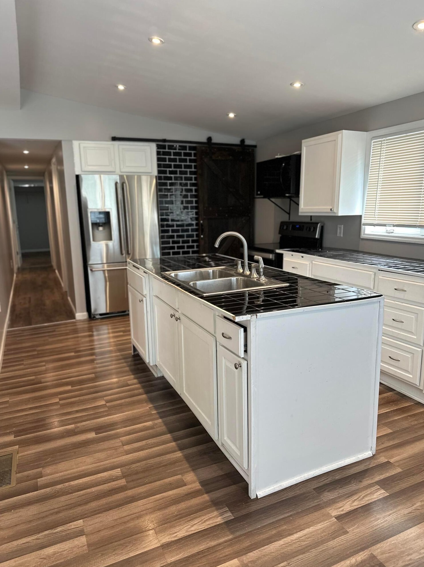 2256 Maureen Blvd, Columbus OH 43207-4555 exterior