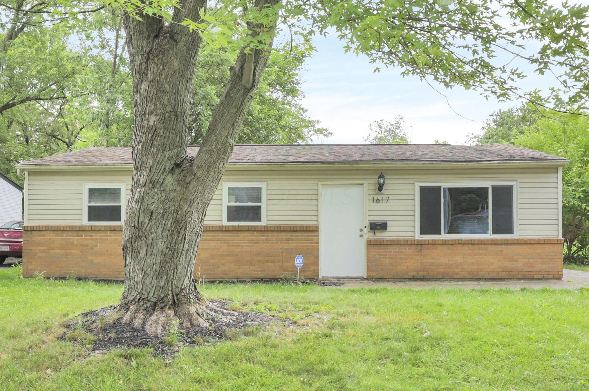 1617 Striebel Rd, Columbus, OH 43227-3626