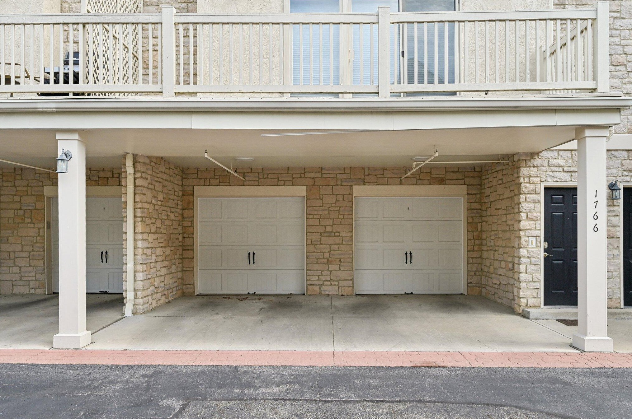 1766 Ridgecliff Rd, Columbus, OH 43221-1954