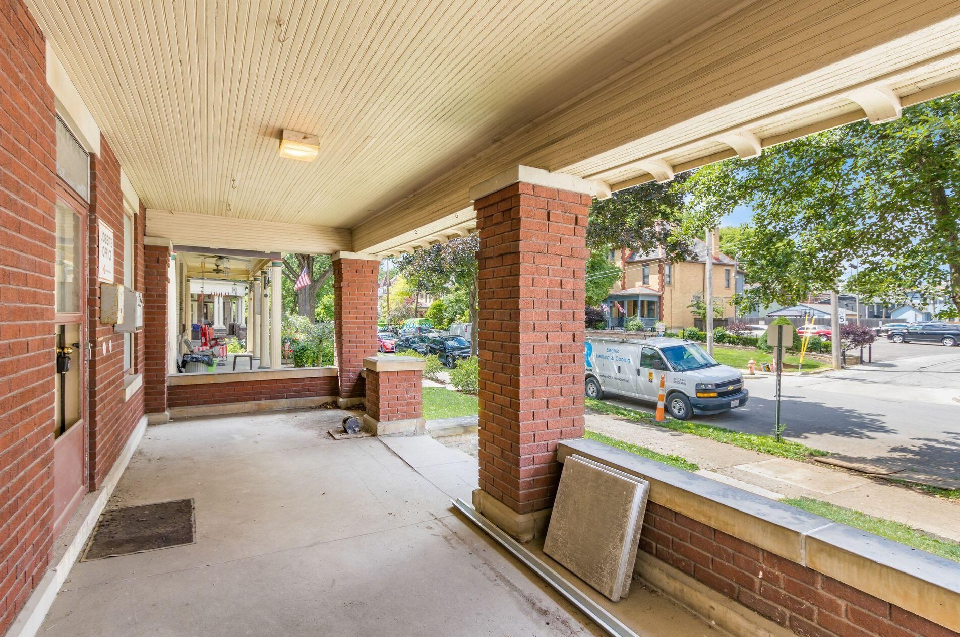 37 2nd Ave, Columbus, OH 43201-3523
