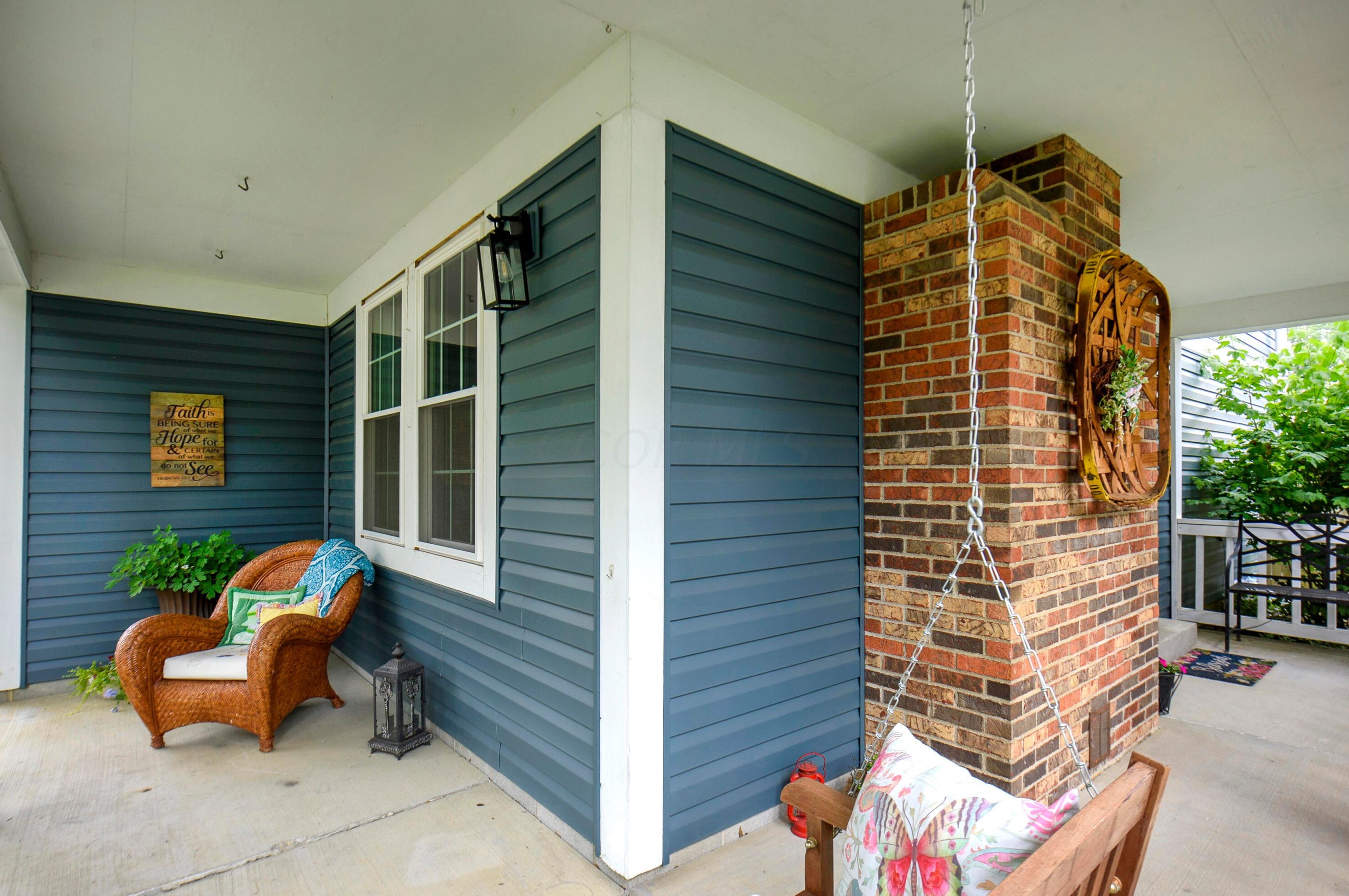 4062 Berrybush Dr, Columbus, OH 43230-5105