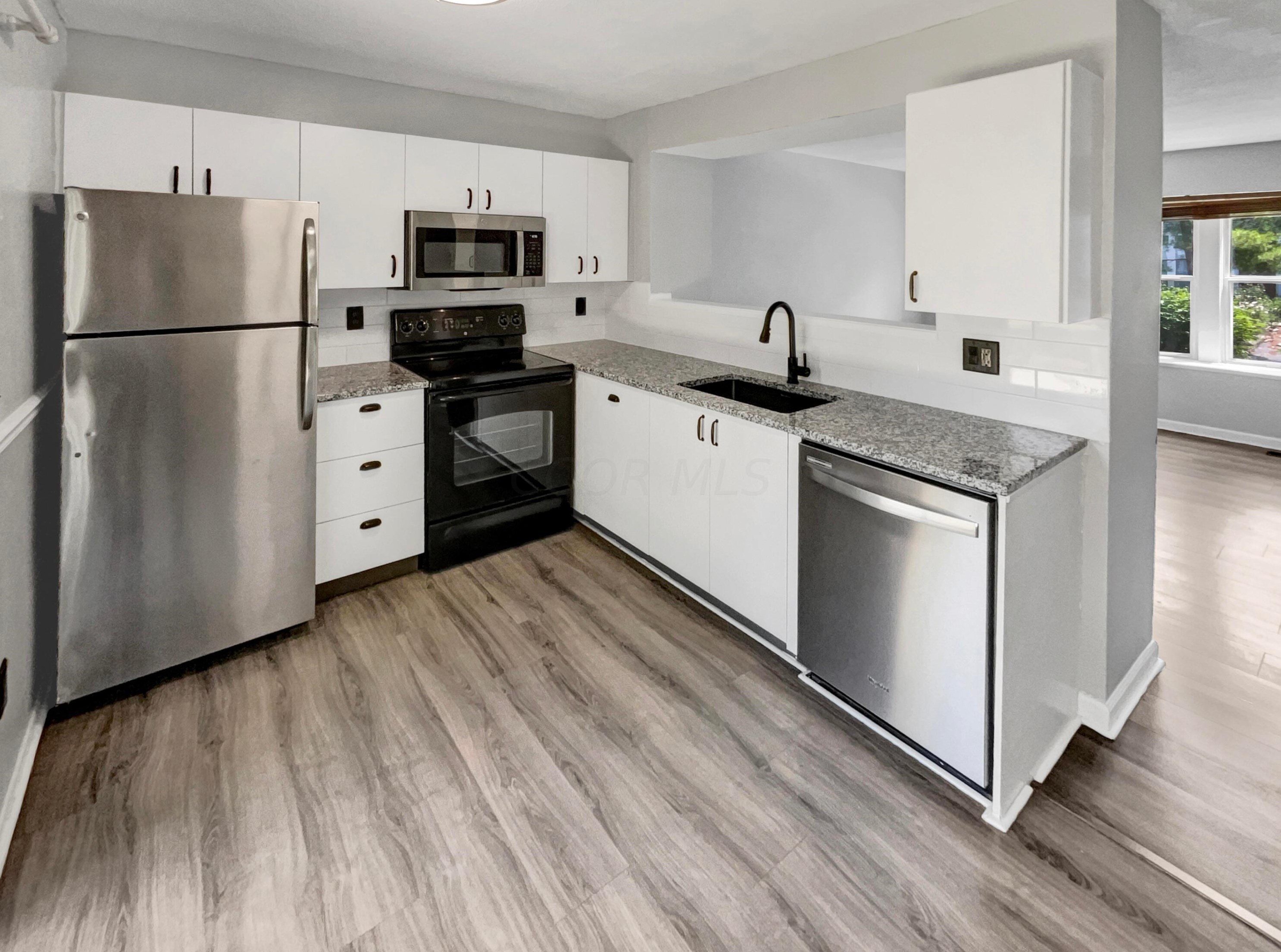 845 Pine Way Dr, Columbus, OH 43085-5866