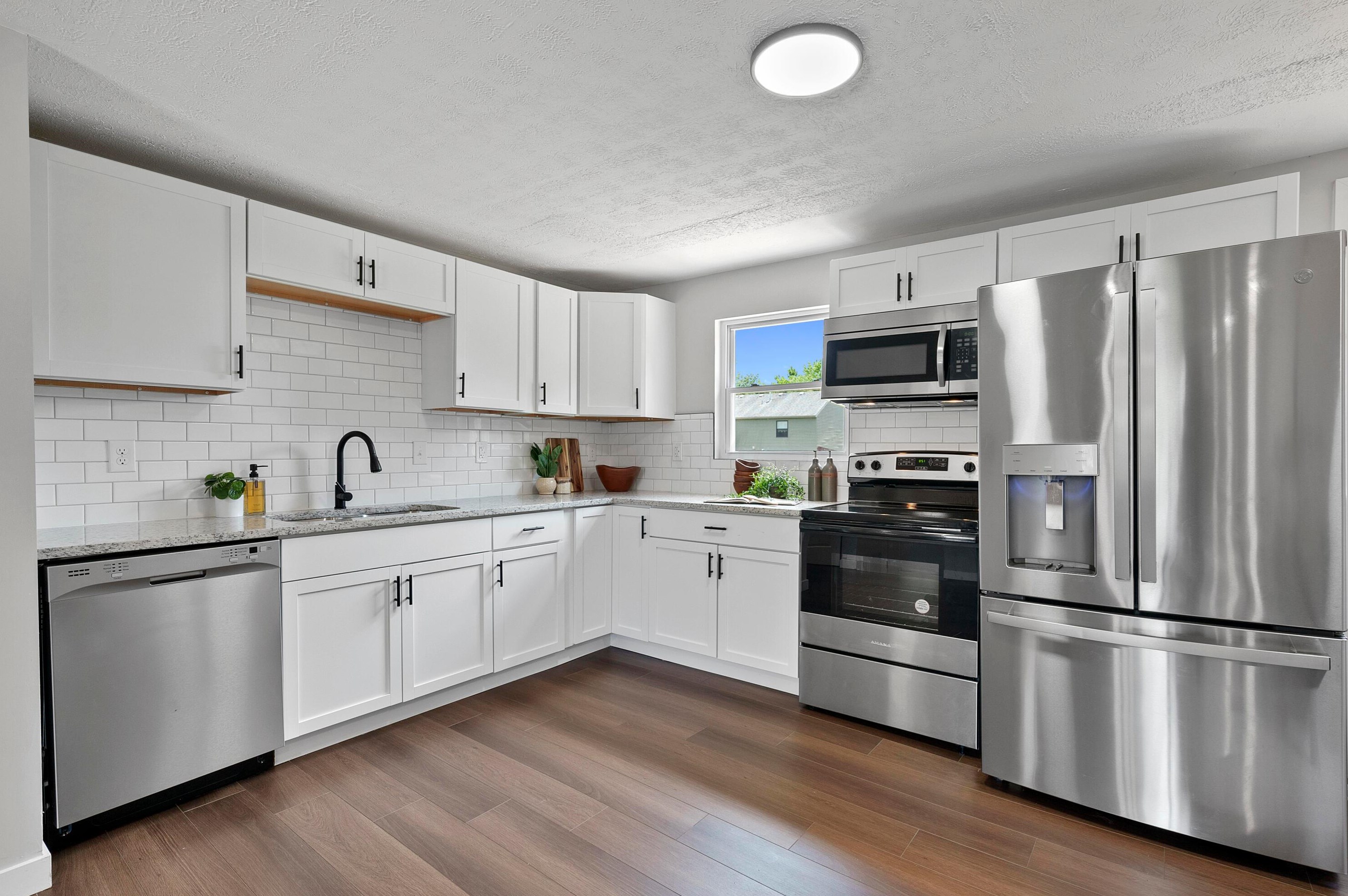 2187 Poplar St, Columbus OH 43207-4380 exterior