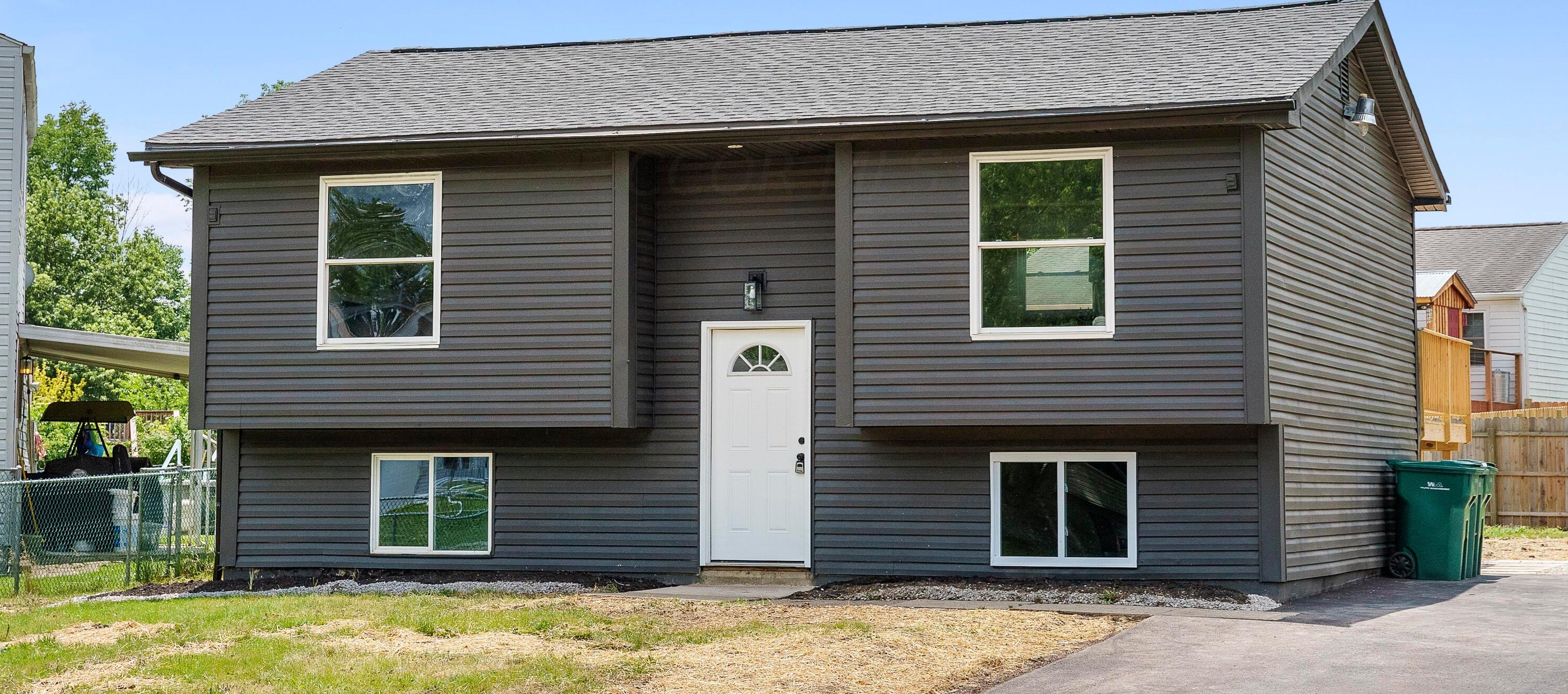 2187 Poplar St, Columbus, OH 43207-4324