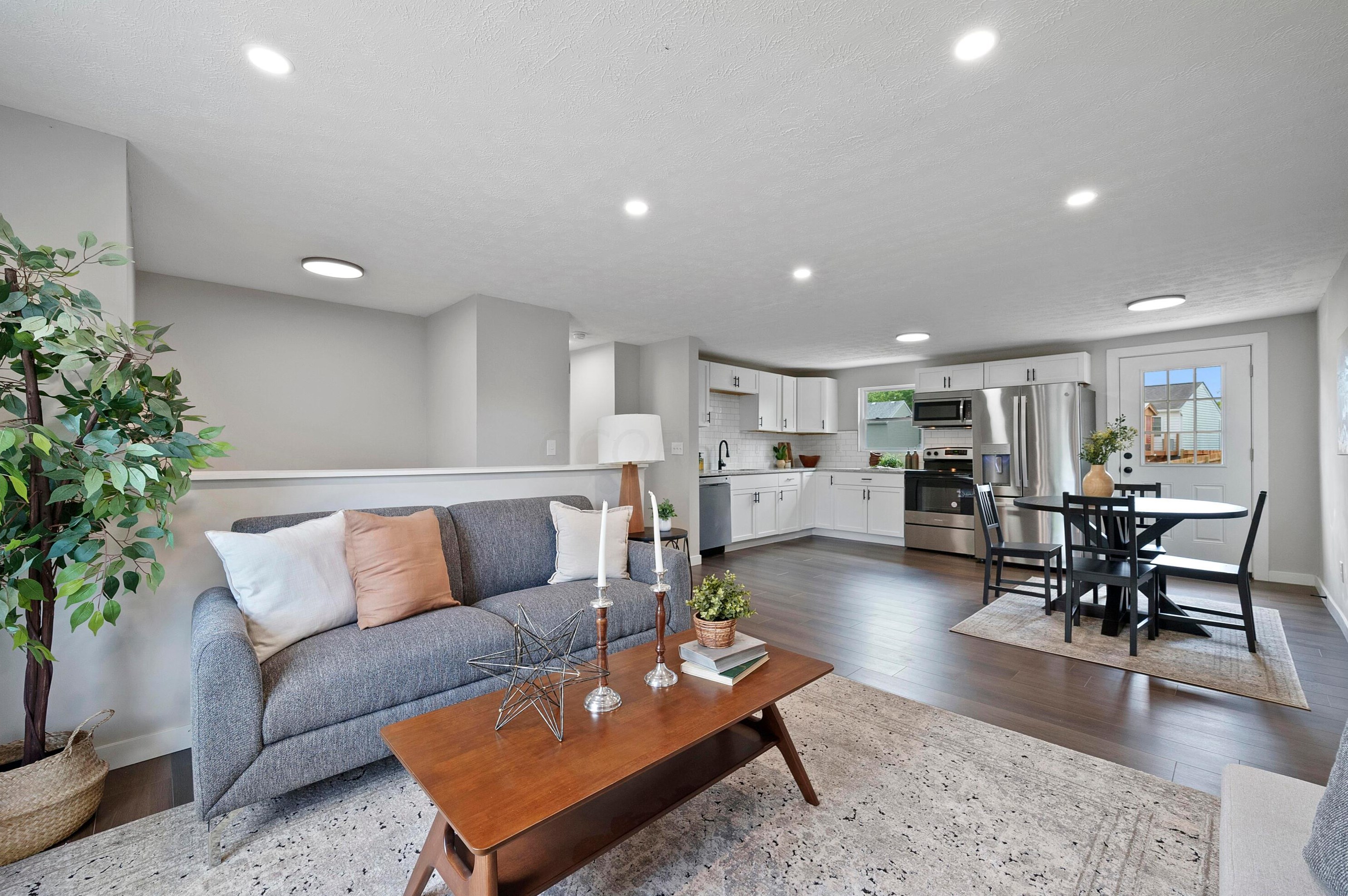 2187 Poplar St, Columbus OH 43207-4380 exterior