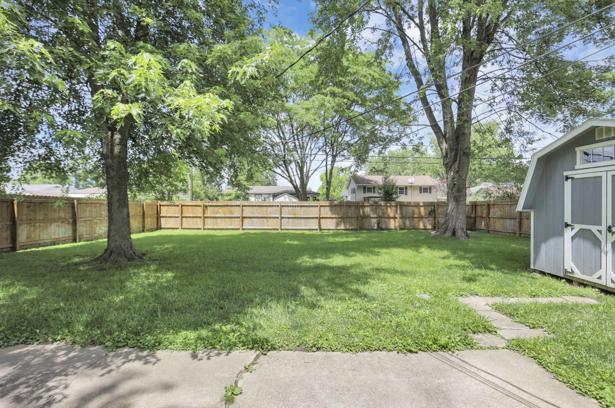 484 Coronation Ave, Columbus OH 43230-2410 exterior