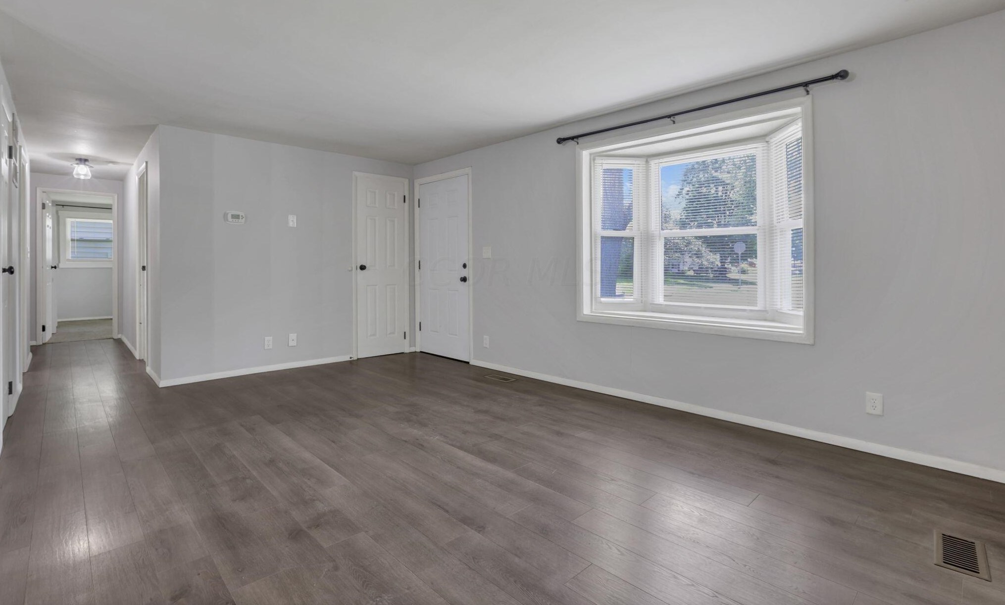 484 Coronation Ave, Columbus OH 43230-2410 exterior