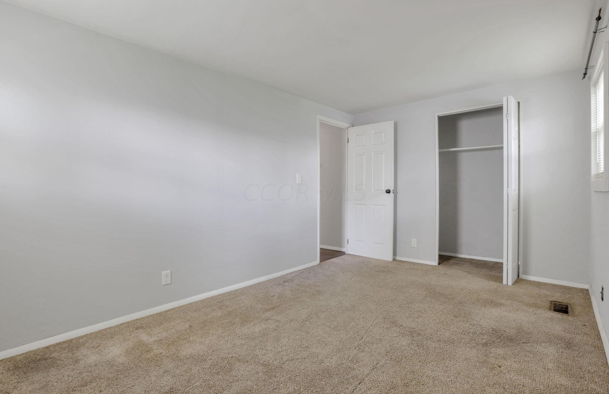 484 Coronation Ave, Columbus OH 43230-2410 exterior