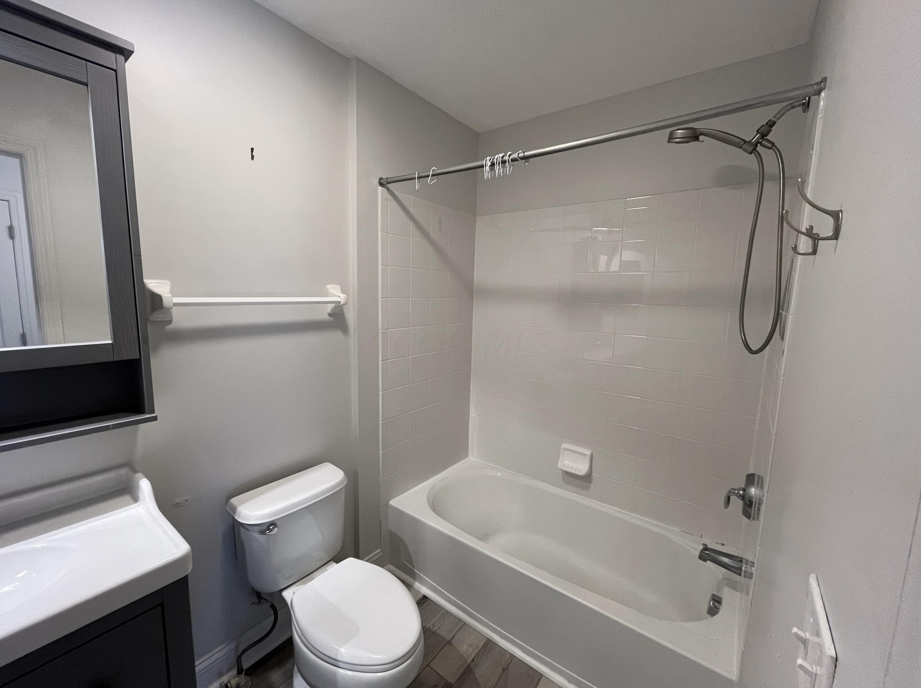 5150 Copper Crk Dr, Dublin OH  43016-7861 exterior