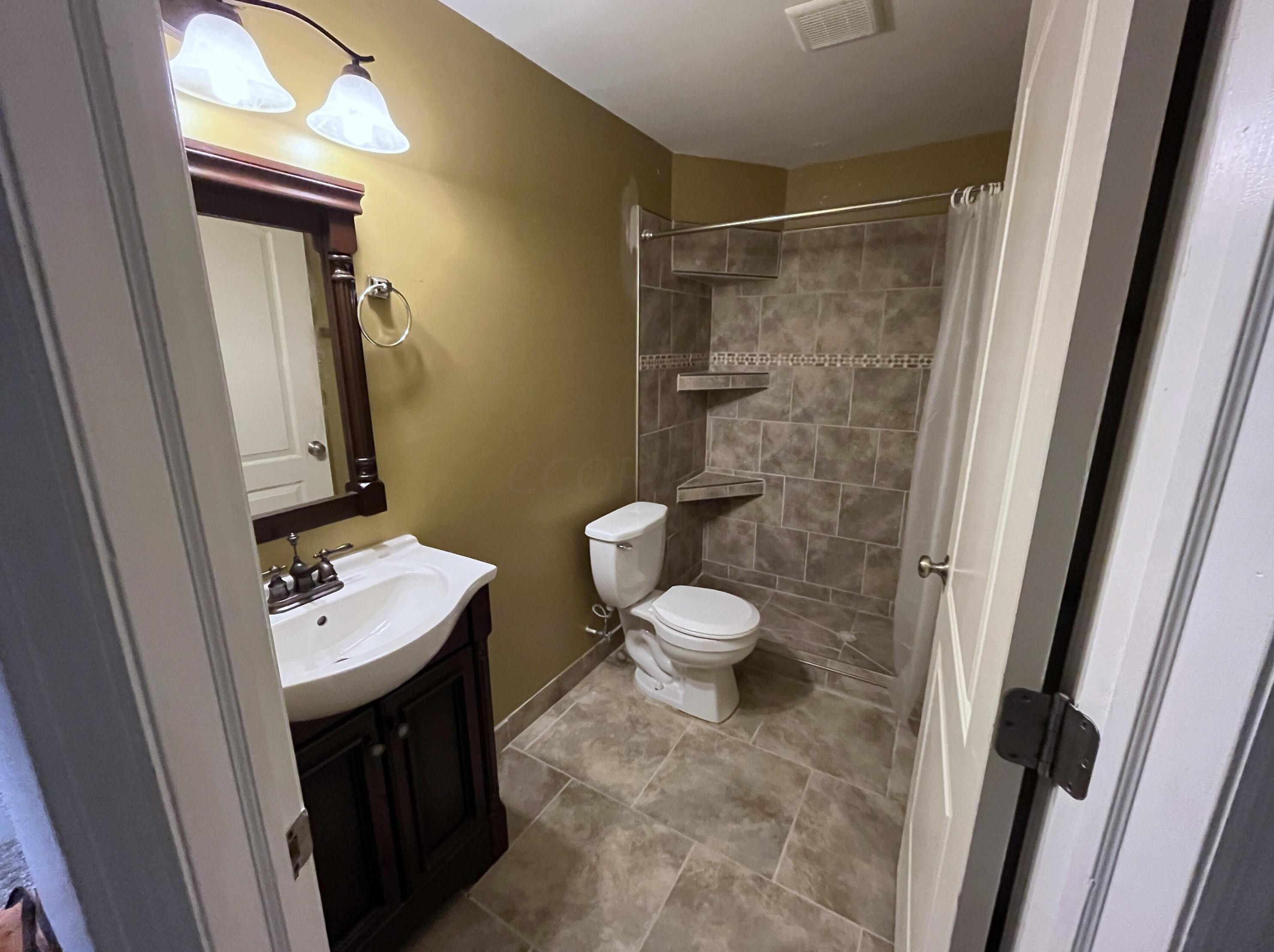 5150 Copper Crk Dr, Dublin OH  43016-7861 exterior