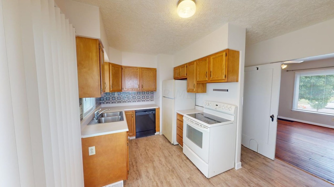 758 Melrose Ave, Columbus OH 43224-3926 exterior