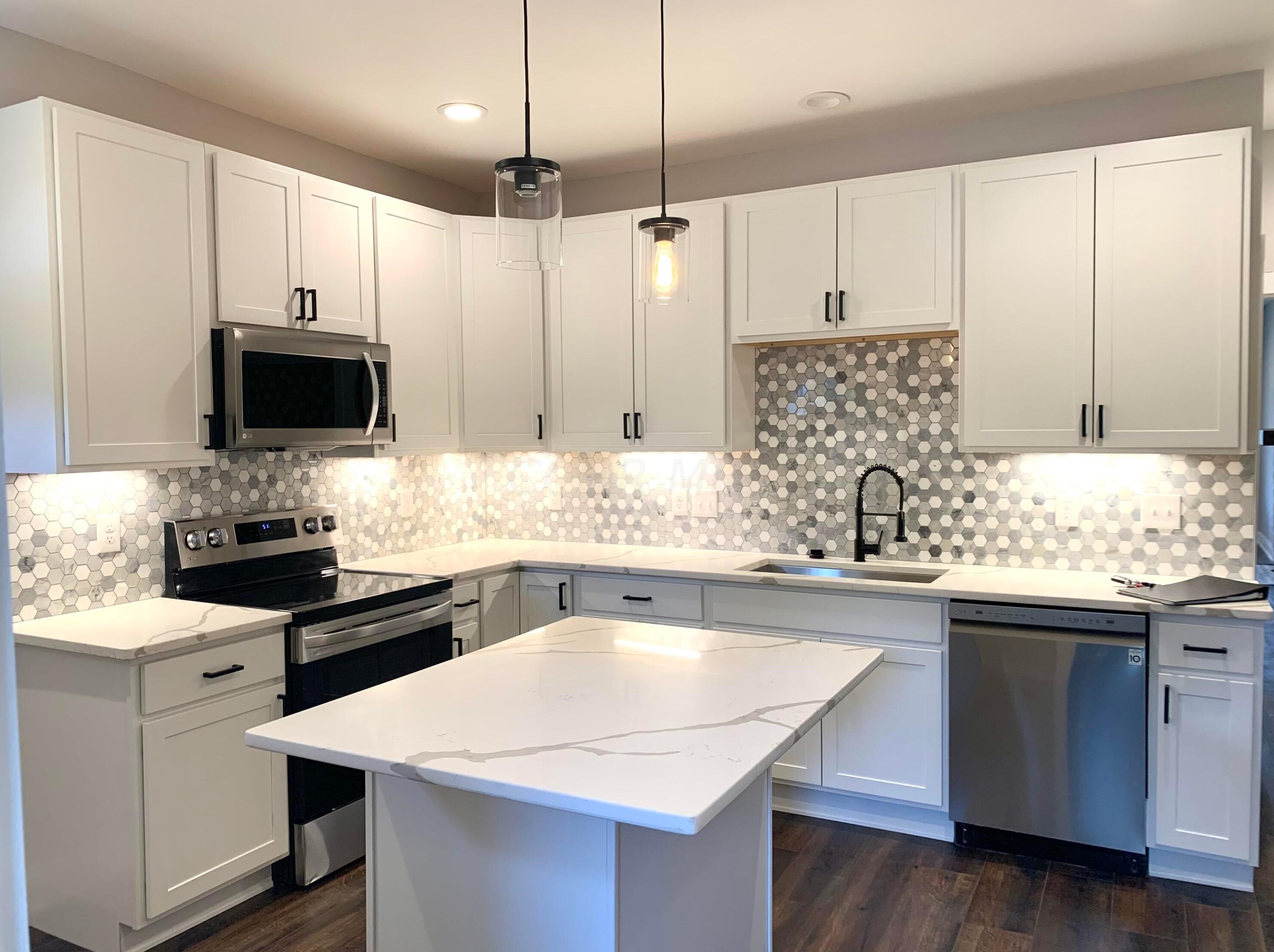 547 3rd Ave, Columbus OH  43201-3720 exterior