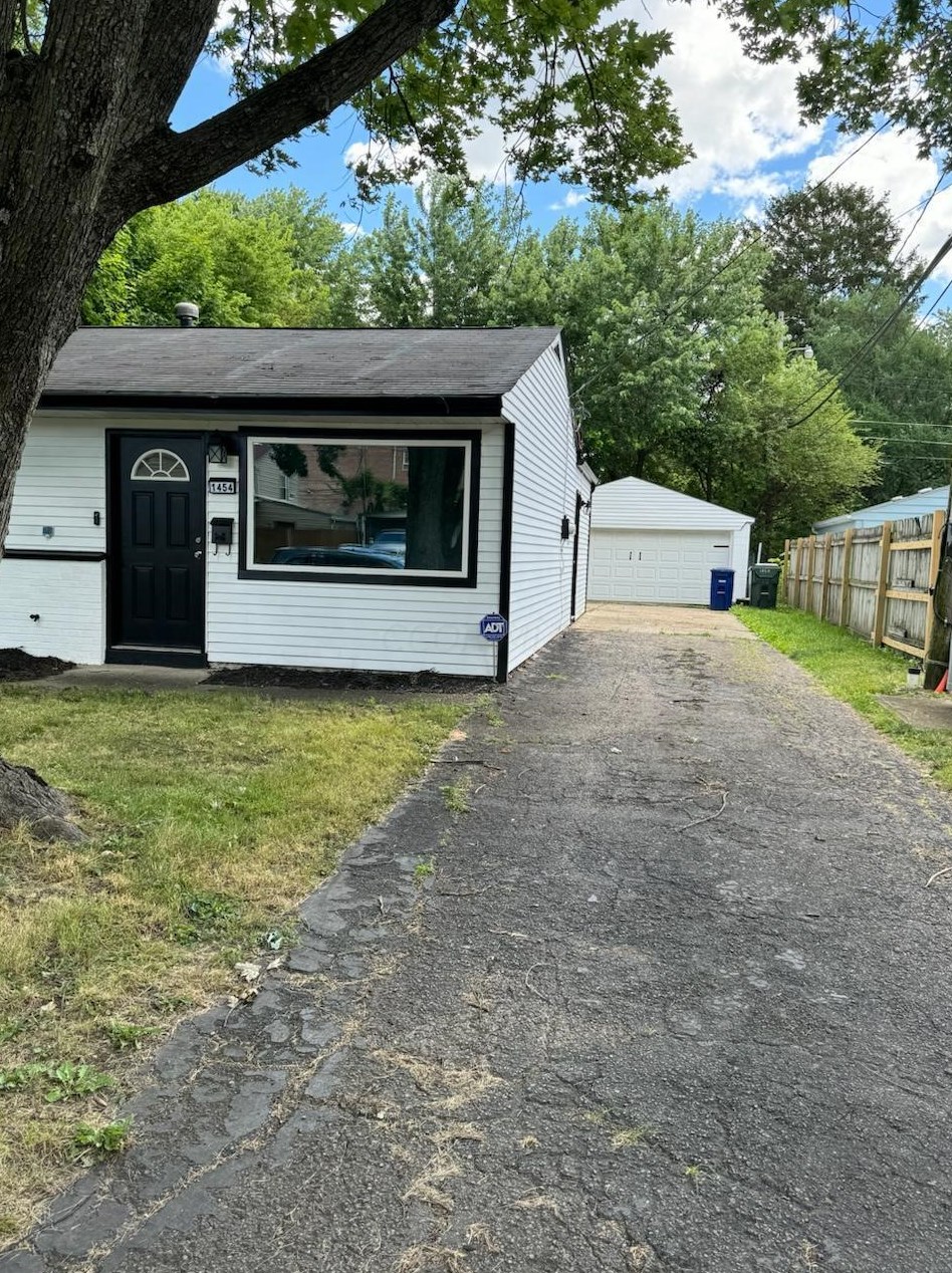1454 Burlington Ave, Columbus, OH 43227-2438