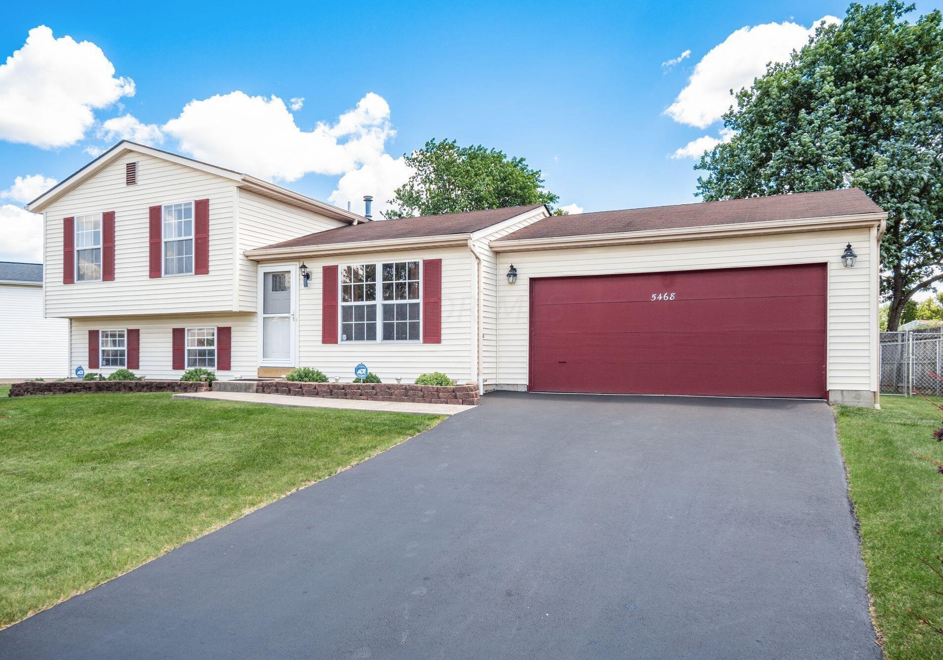 5468 Westgrove Dr, Columbus, OH 43228-5721