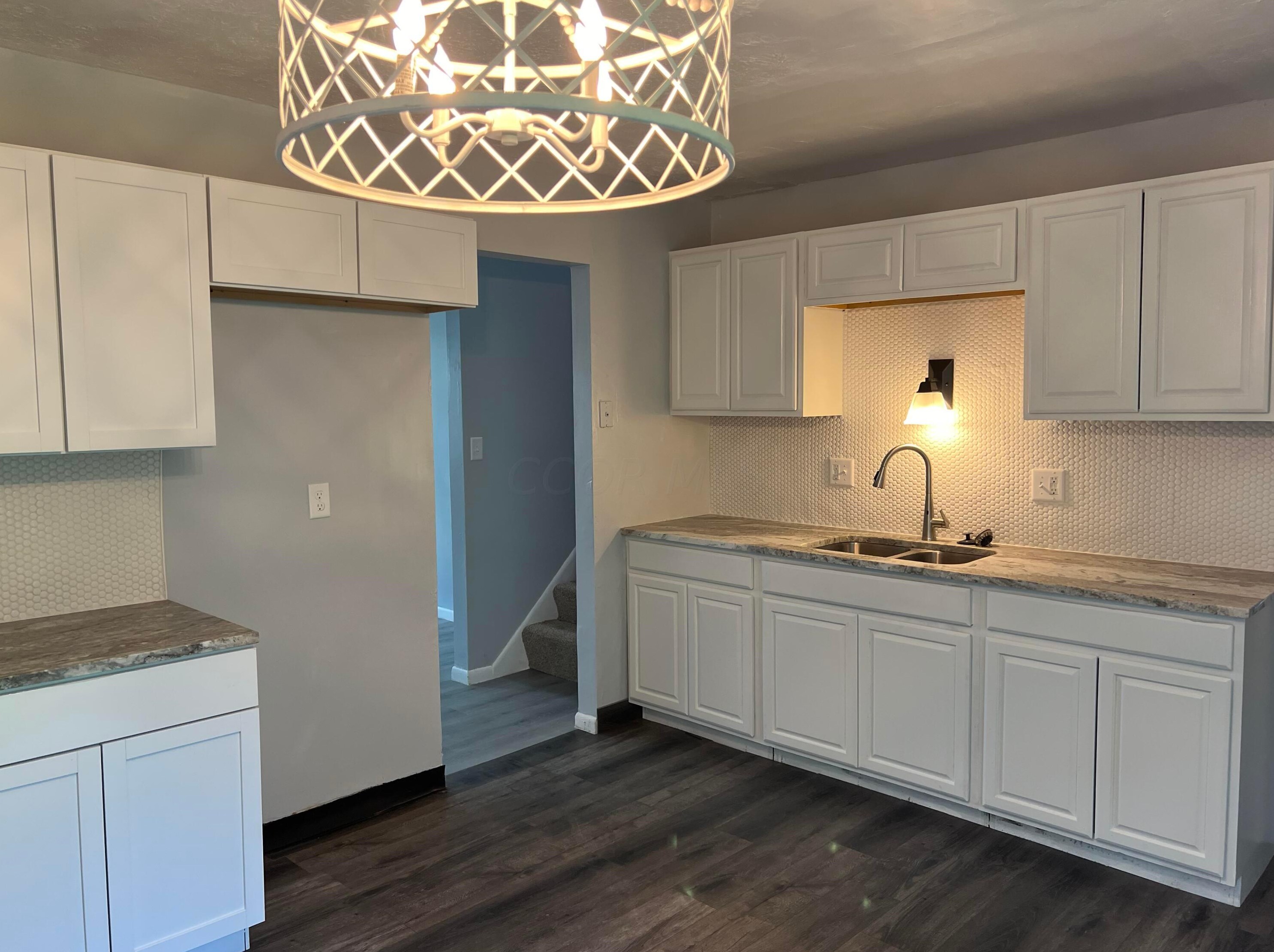 2348 Dunkirk Dr, Columbus, OH 43219-1329