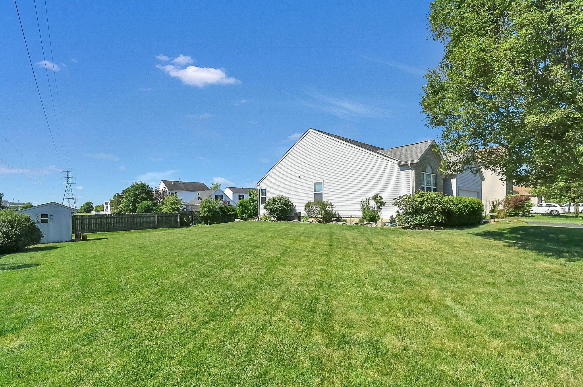 4349 Knoll Crest Dr, Darbydale, OH 43123-9457