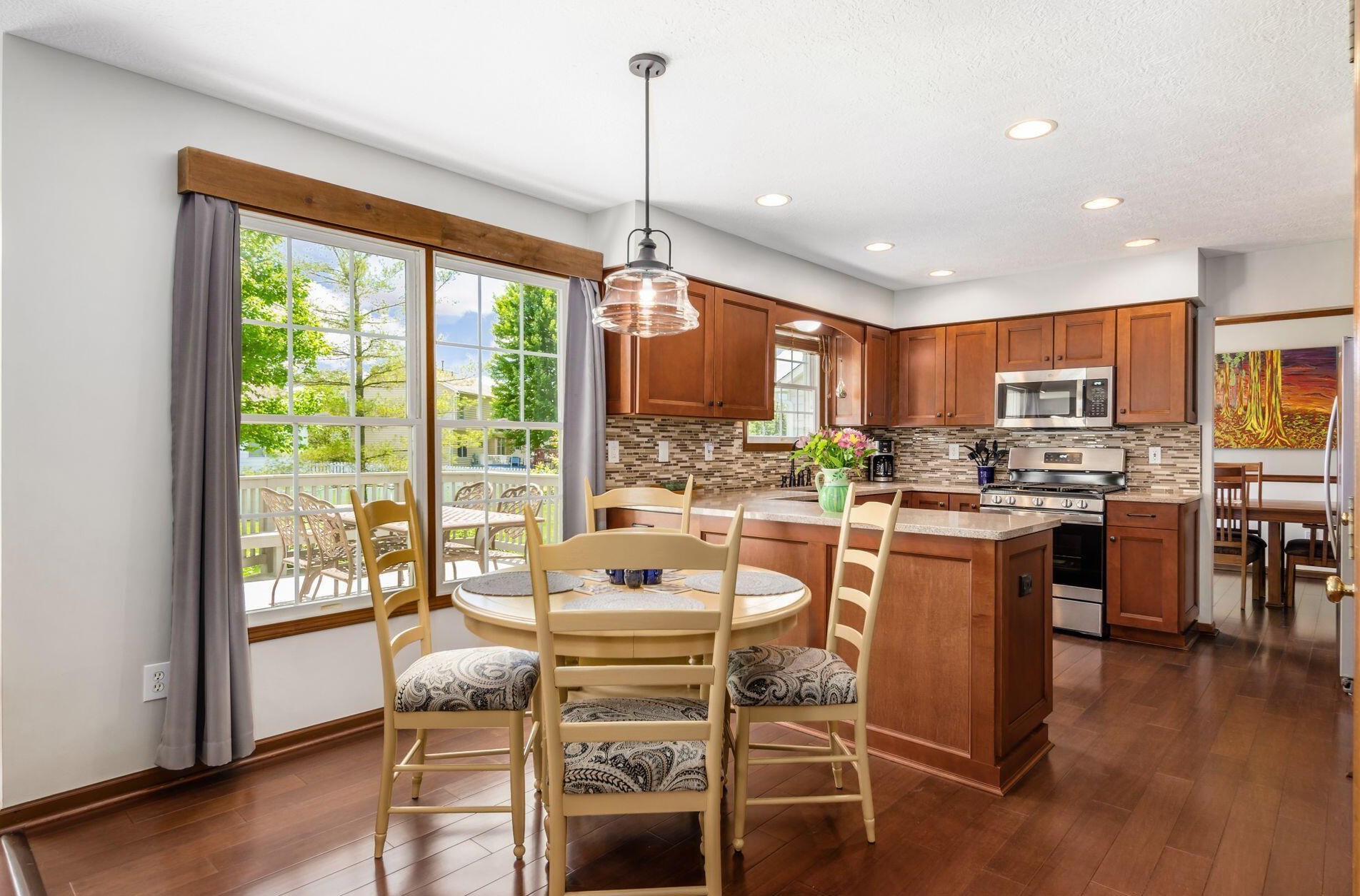 5910 Pne Wild Dr, Westerville OH  43082-9723 exterior