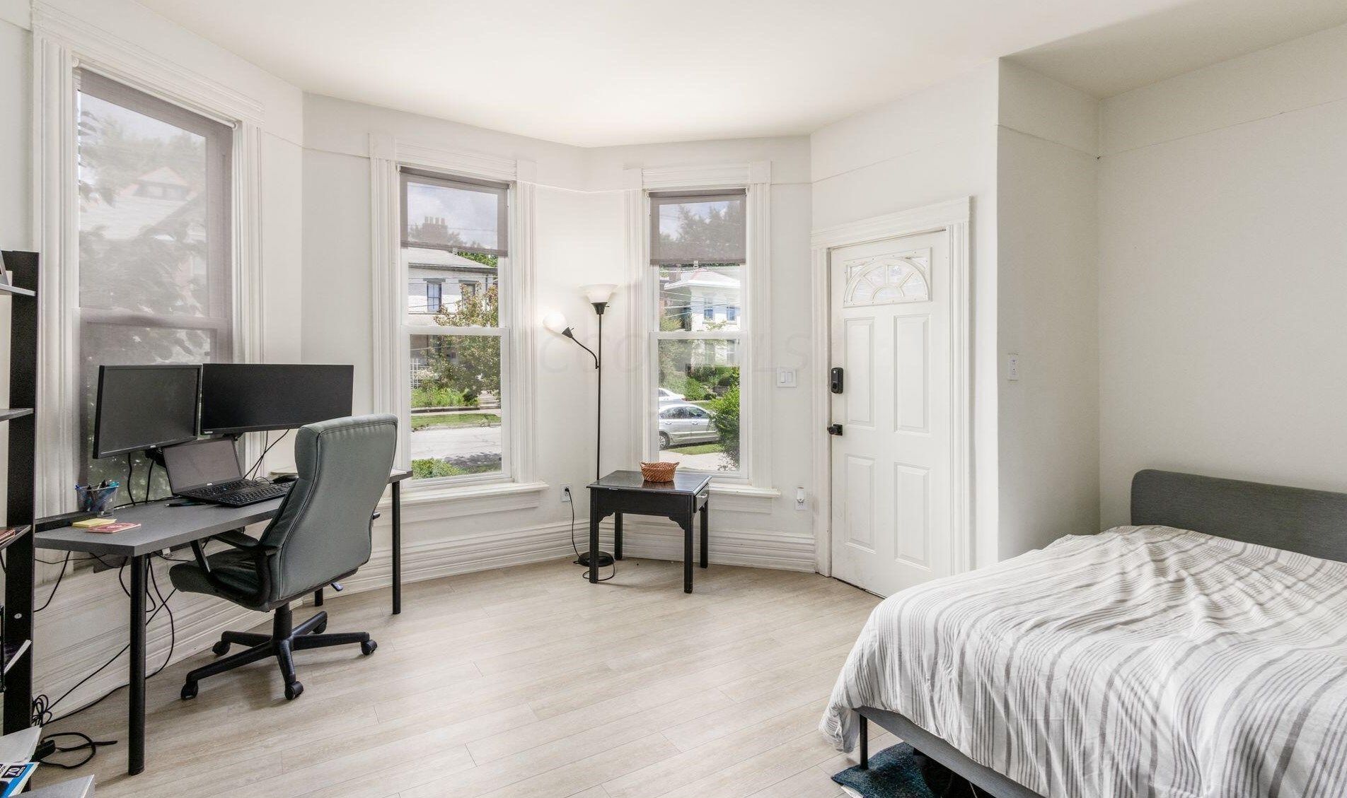 201 1st Ave, Columbus OH  43201-3404 exterior