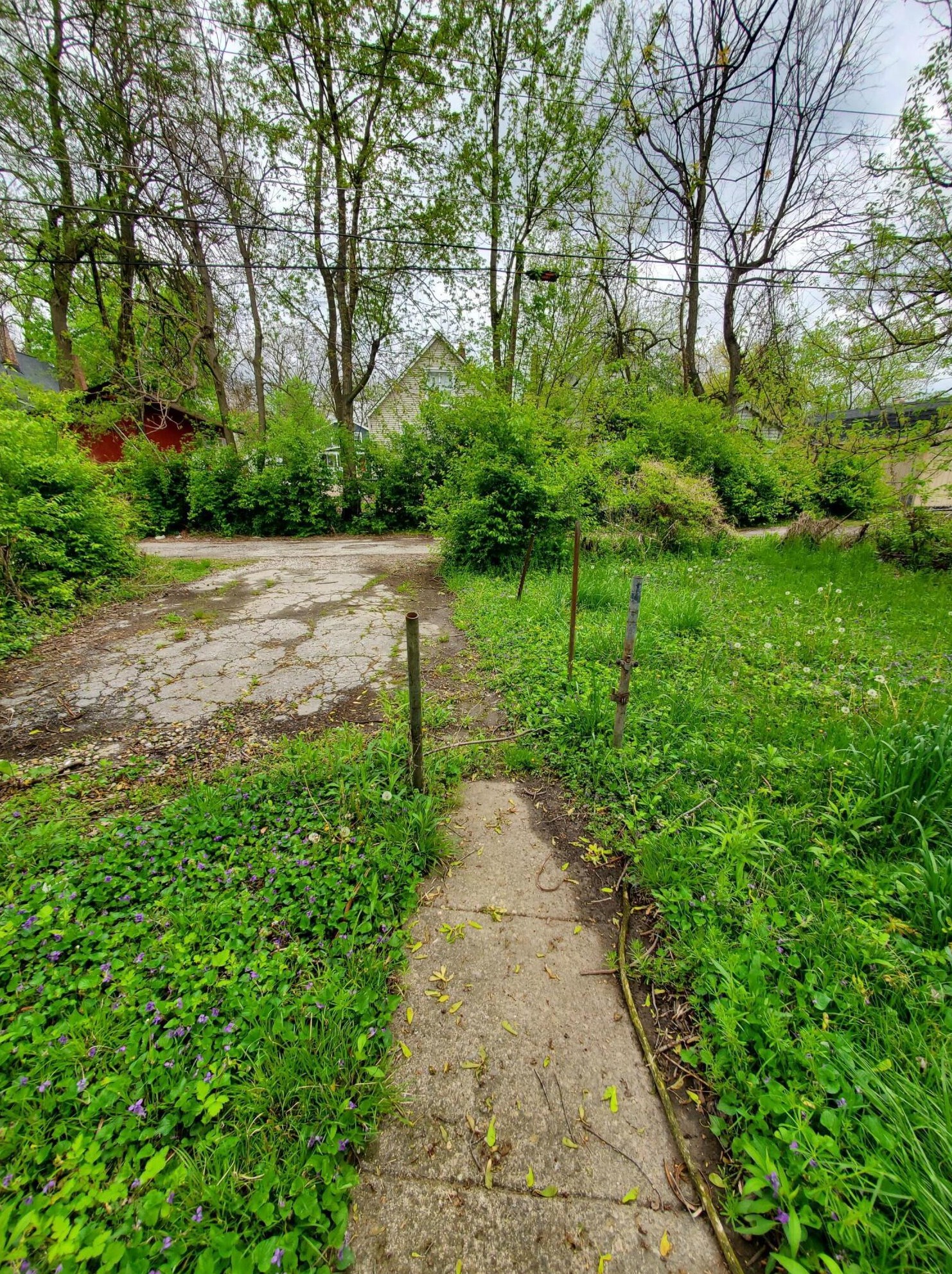 1852 Genessee Ave, Columbus OH 43211-1824 exterior