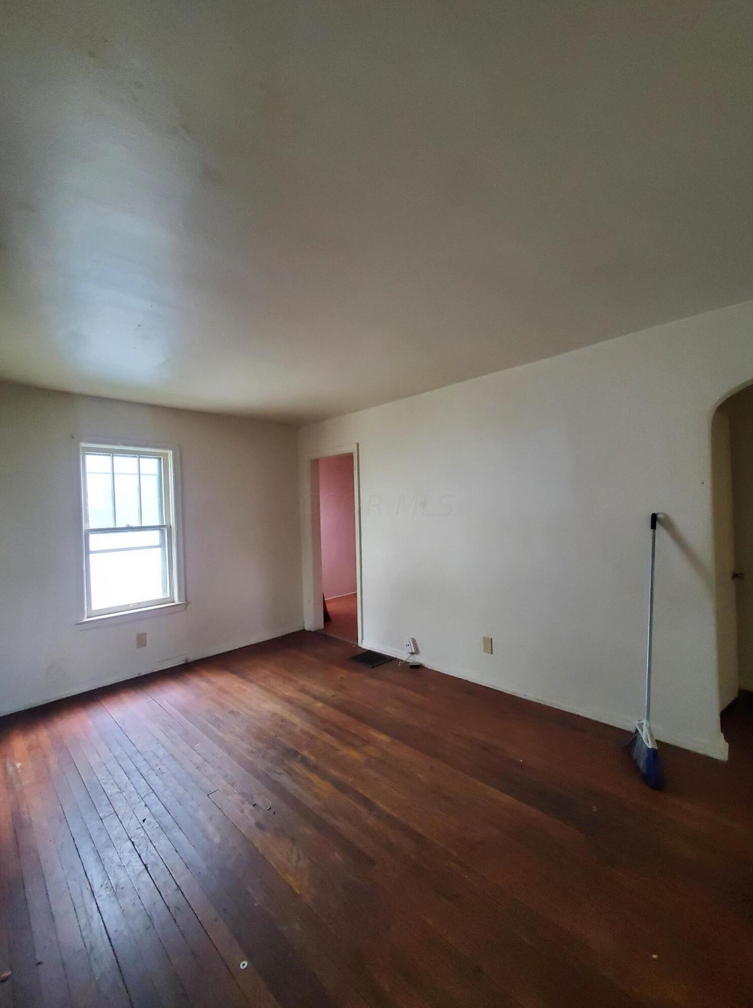 1852 Genessee Ave, Columbus, OH 43211-1824