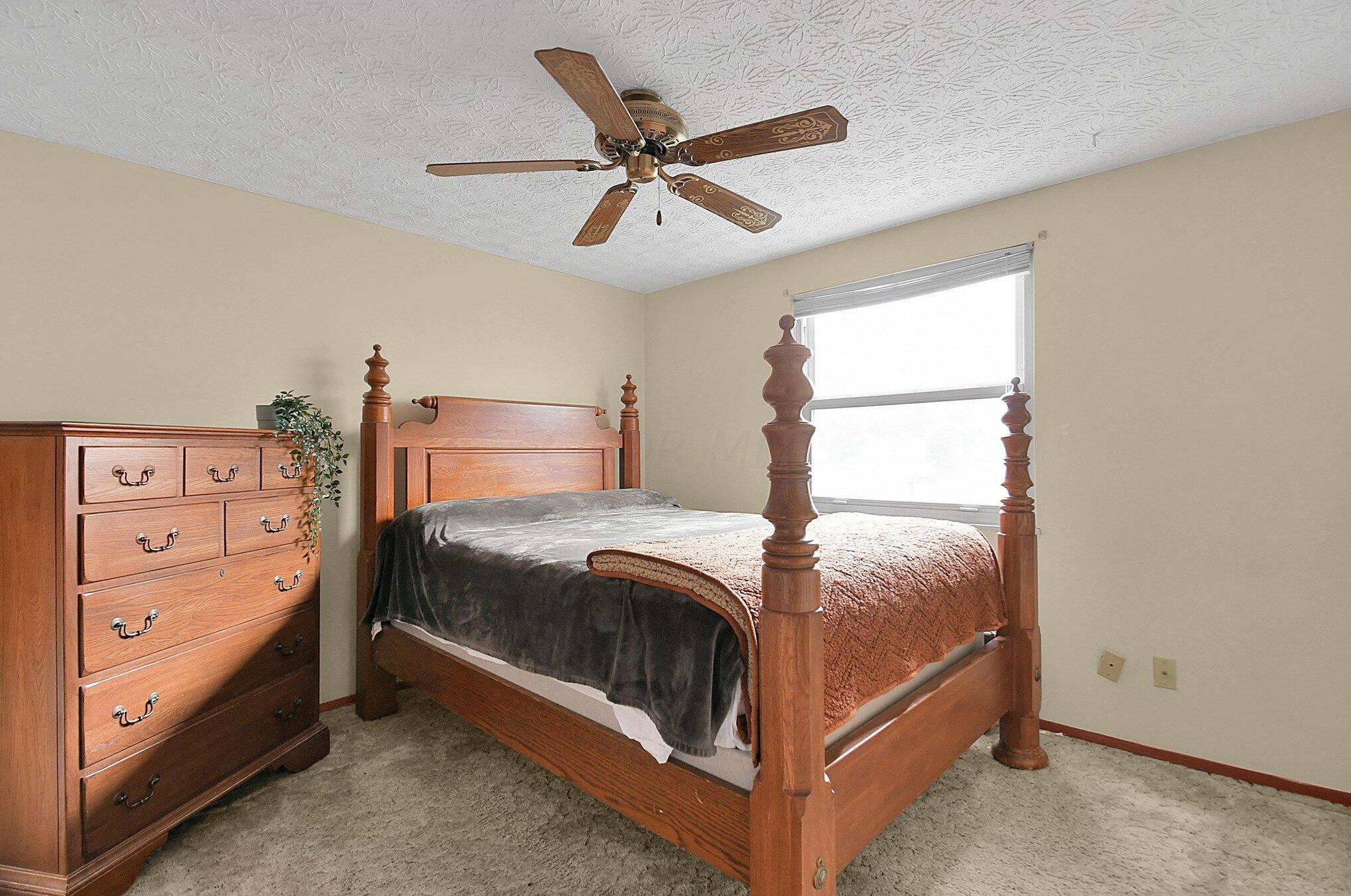 1741 Holw Run Dr, Columbus OH 43223-3413 exterior