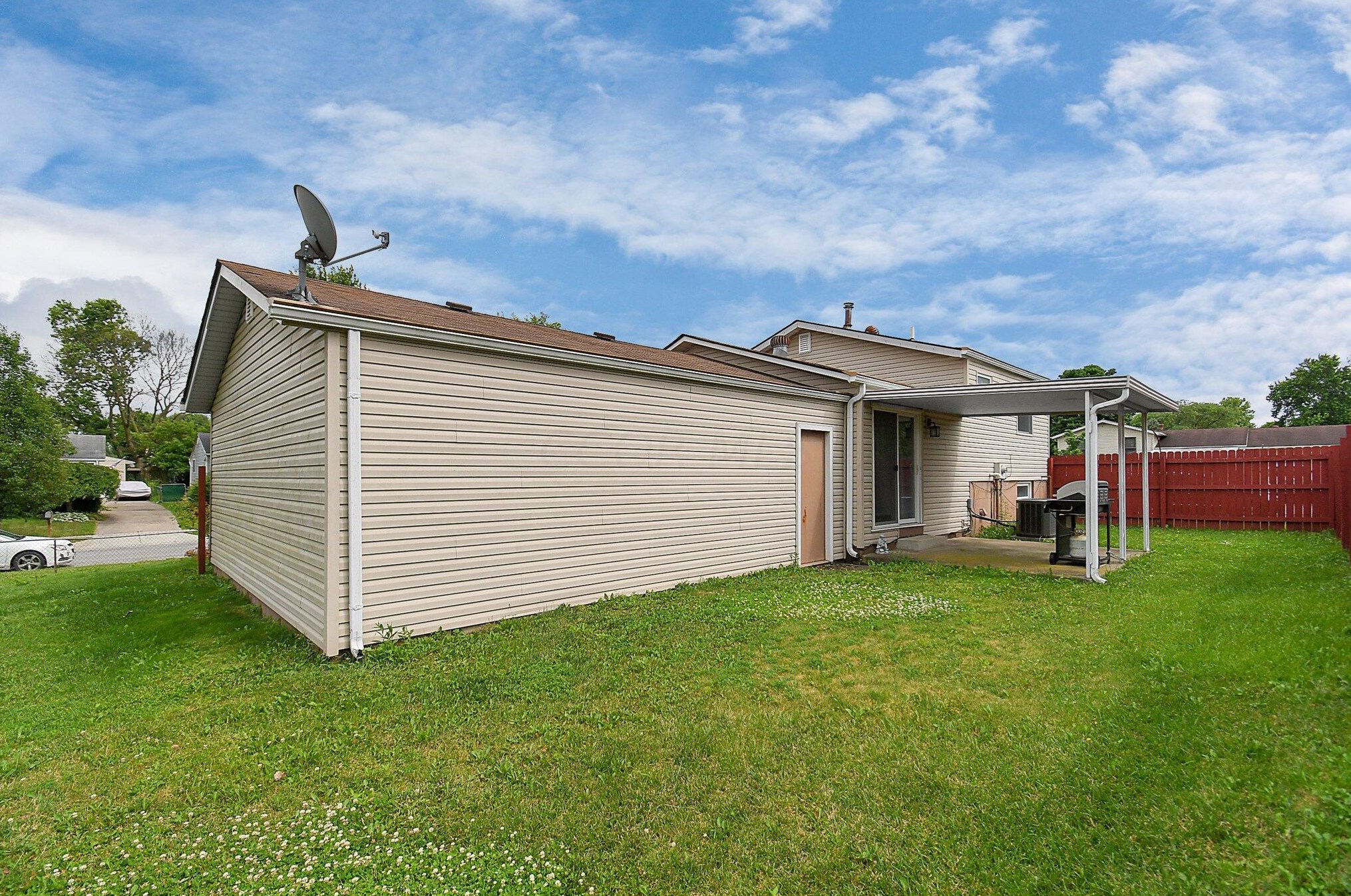 1741 Holw Run Dr, Columbus OH 43223-3413 exterior