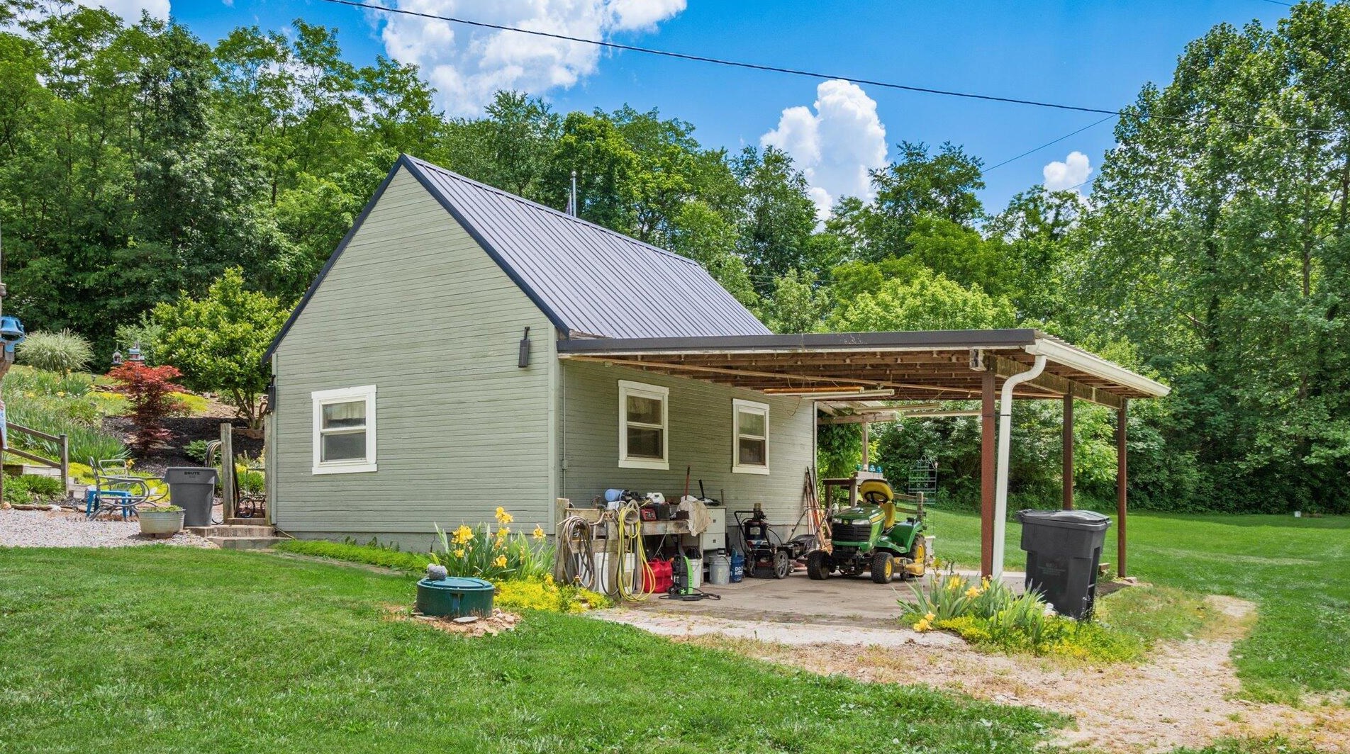 865 Logan Thornville Rd, Hide Away Hills OH  43107-9762 exterior