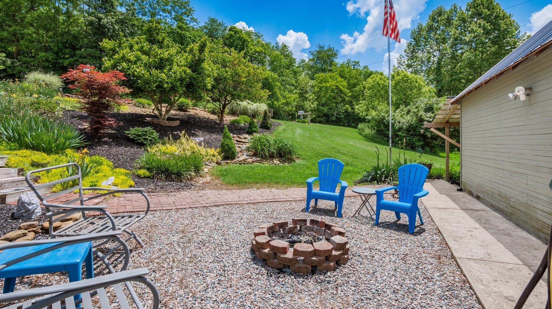 865 Logan Thornville Rd, Hide Away Hills OH  43107-9762 exterior