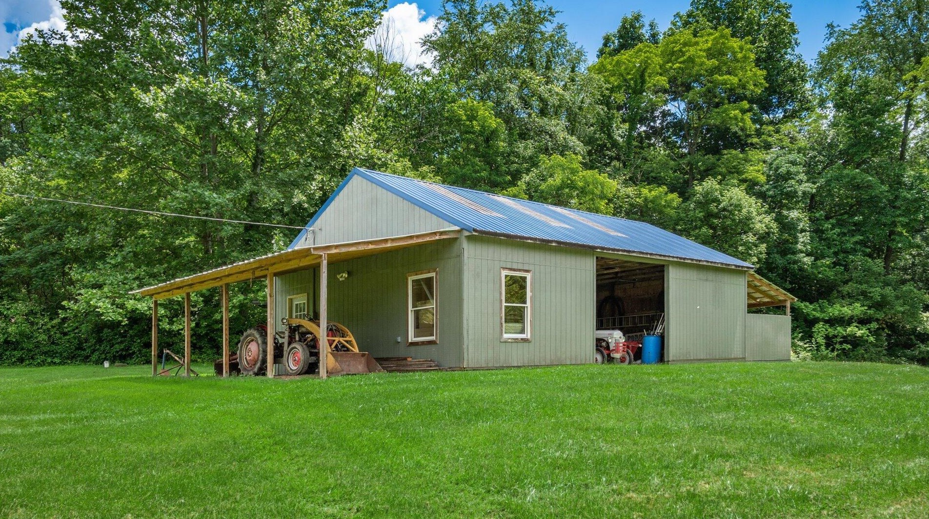 865 Logan Thornville Rd, Hide Away Hills OH  43107-9762 exterior