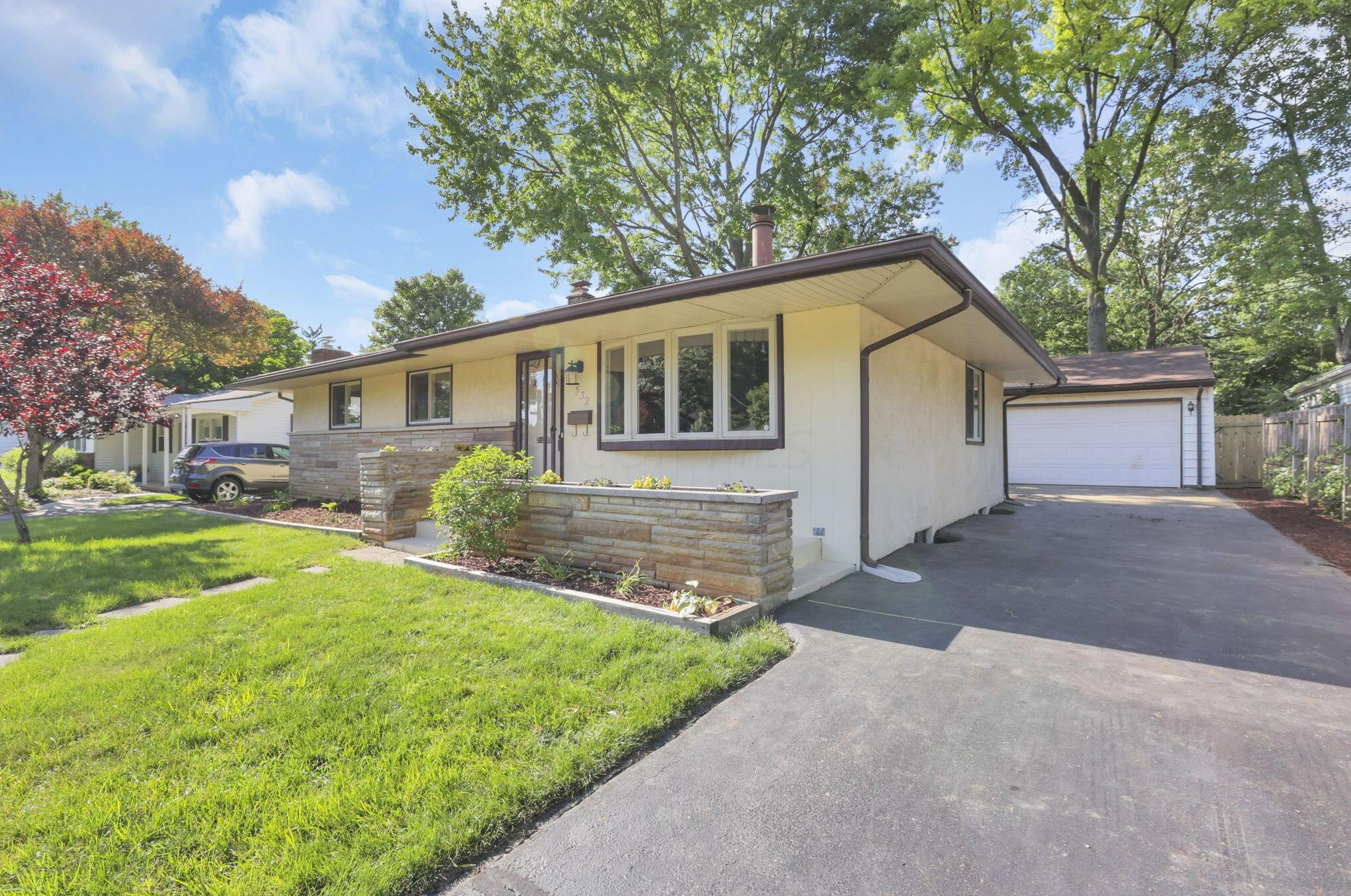 332 E Stafford Ave, Sharon Township, OH 43085