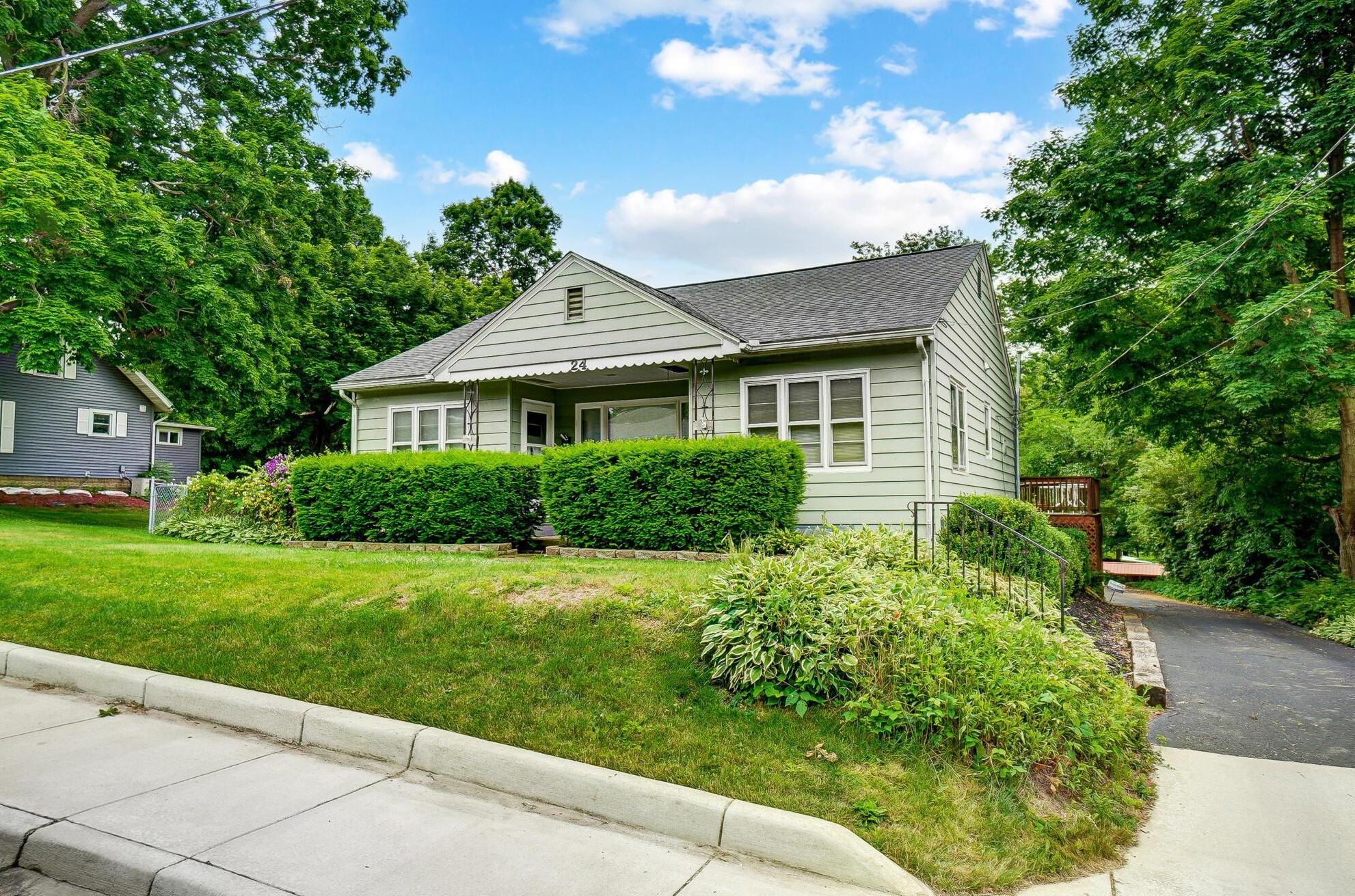 24 Belmont Ave, Mount Vernon, OH 43050-1648