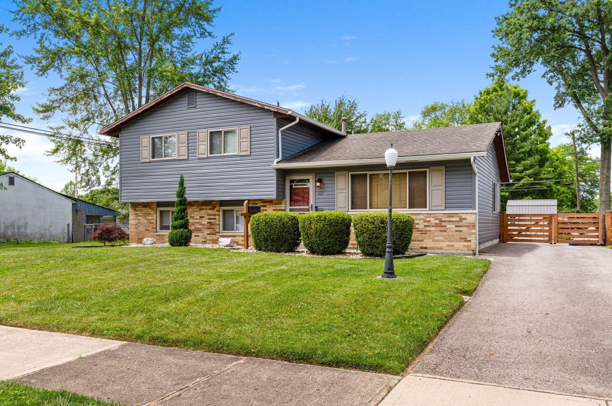 423 Navajo Dr, Westerville, OH 43081