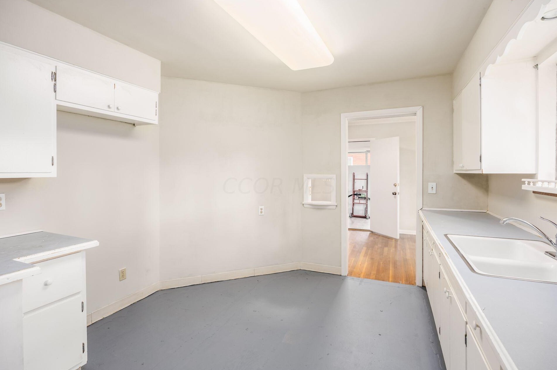 211 Ceramic Dr, Columbus OH 43214-3073 exterior