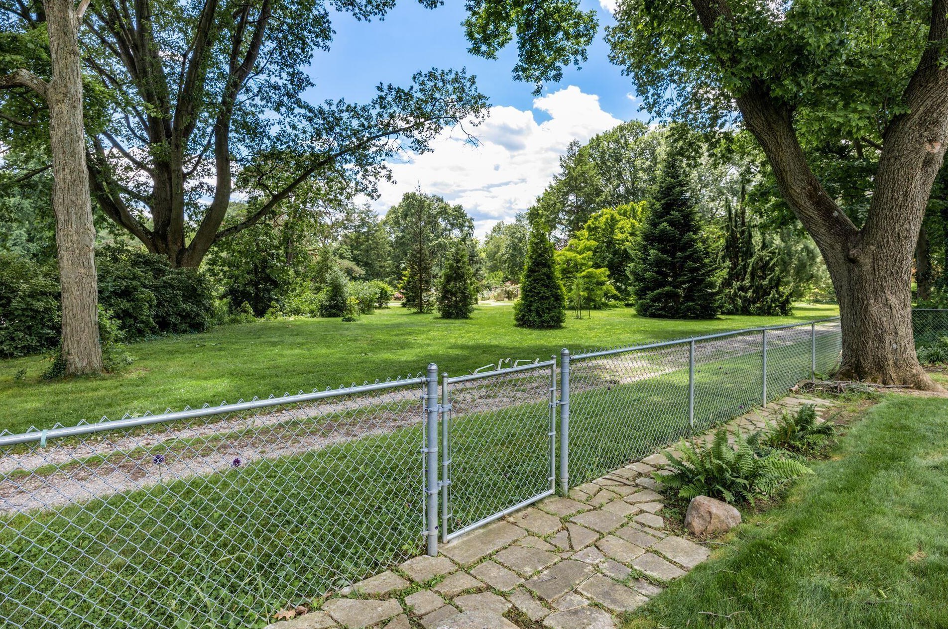 211 Ceramic Dr, Columbus OH 43214-3073 exterior