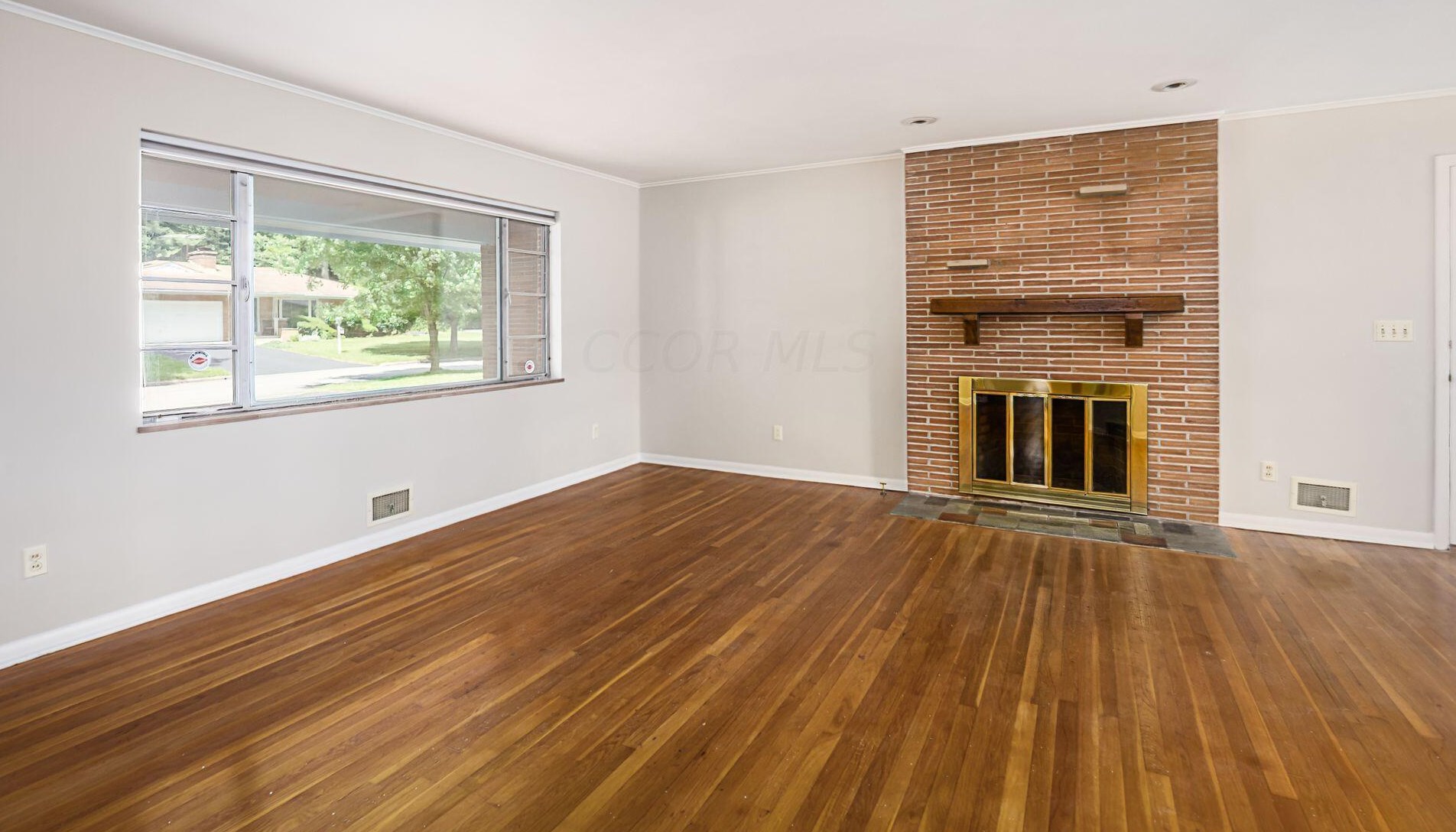 211 Ceramic Dr, Columbus OH 43214-3073 exterior