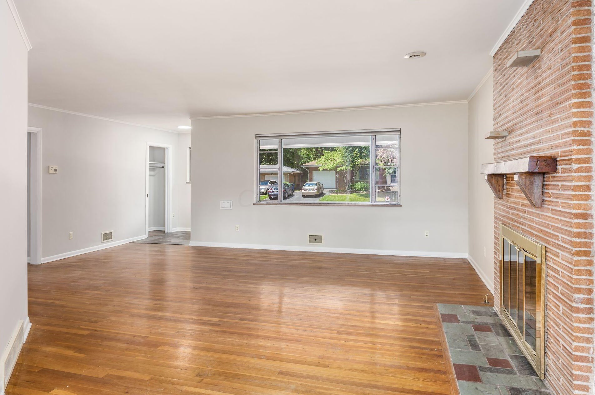 211 Ceramic Dr, Columbus OH 43214-3073 exterior