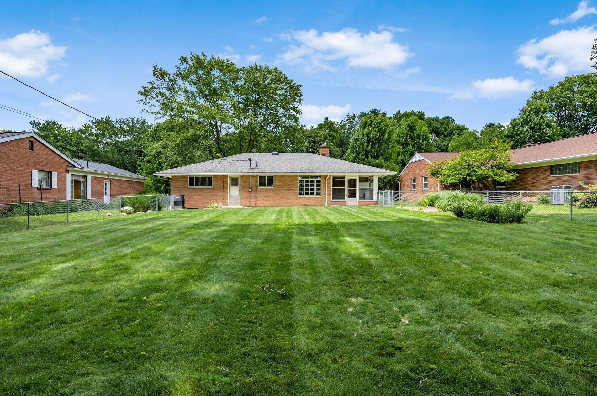 211 Ceramic Dr, Columbus OH 43214-3073 exterior