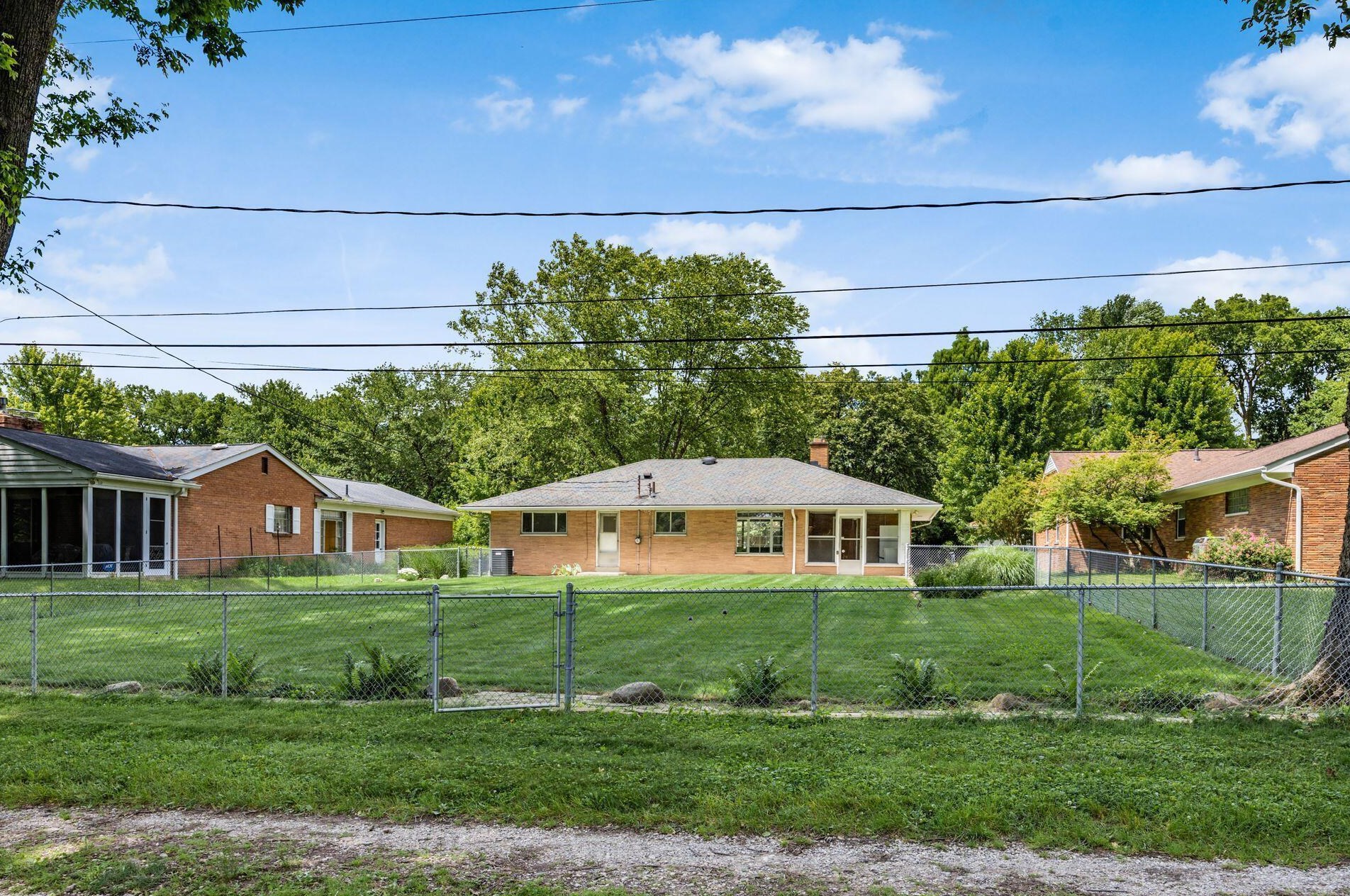 211 Ceramic Dr, Columbus OH 43214-3073 exterior