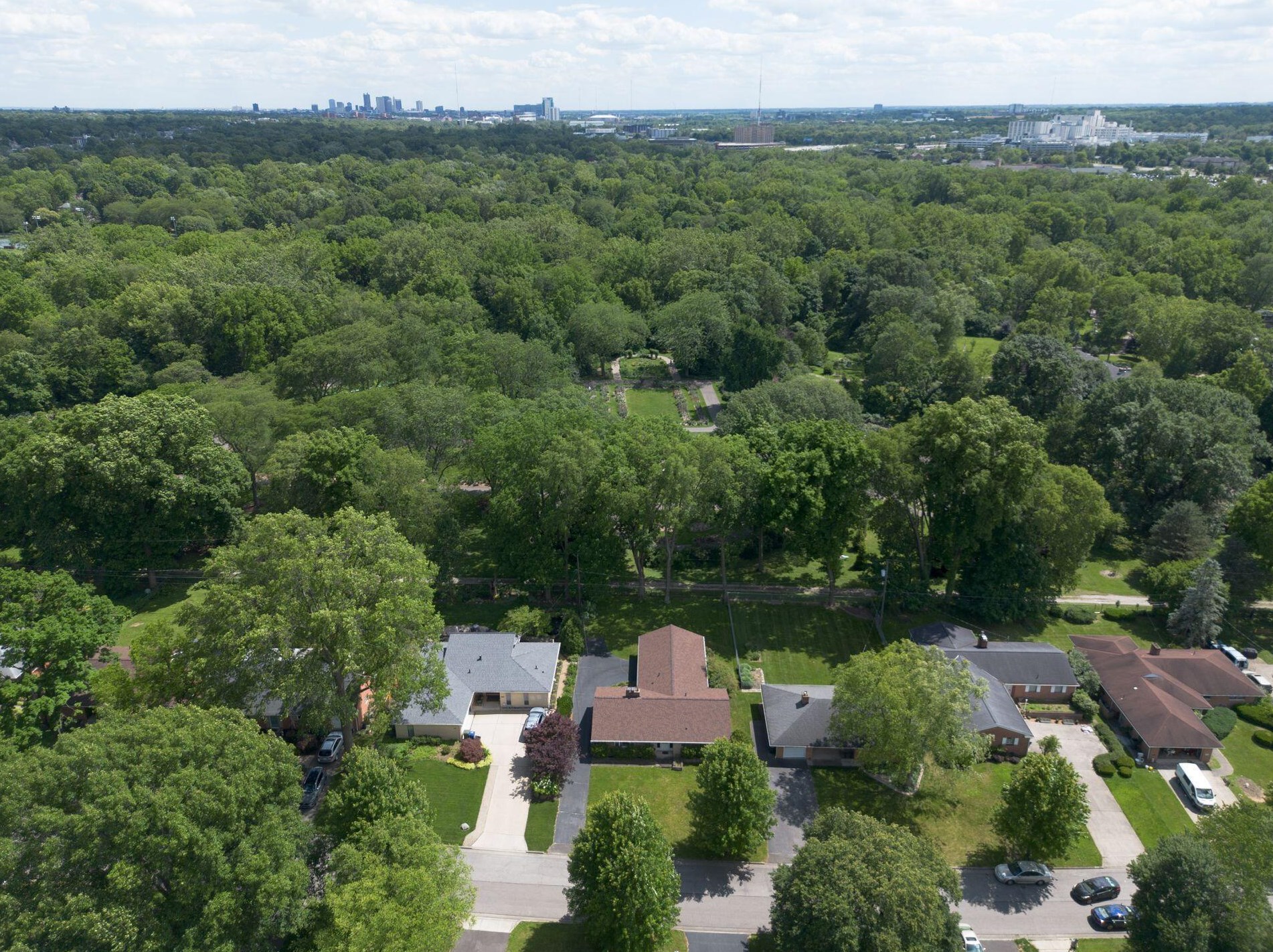 211 Ceramic Dr, Columbus OH 43214-3073 exterior