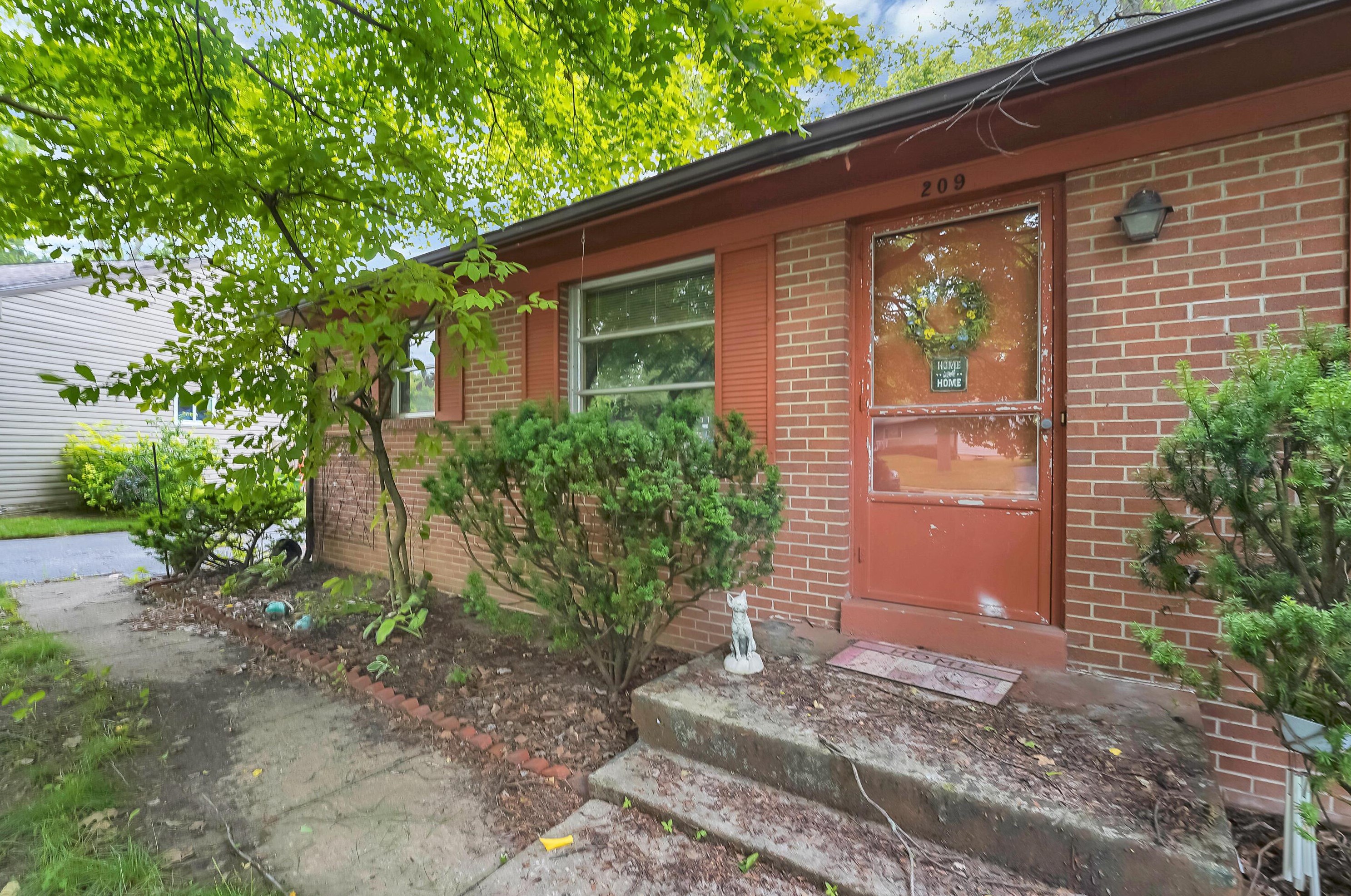 209 Pingree Dr, Sharon Township, OH 43085