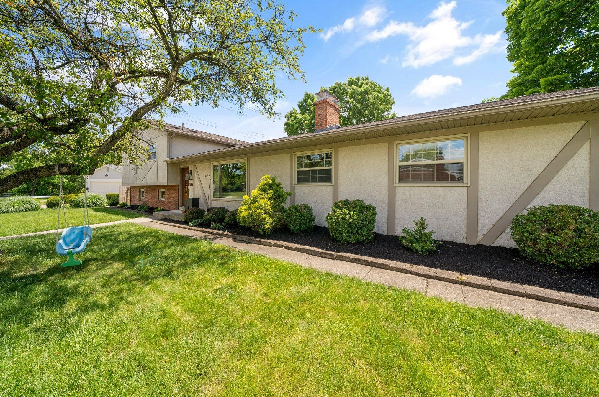 1385 Ridgeview Rd, Columbus, OH 43221-2927