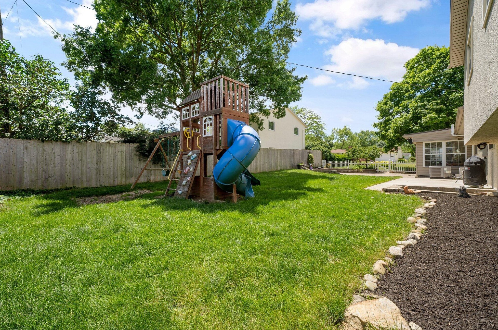 1385 Ridgeview Rd, Columbus OH 43221-2706 exterior