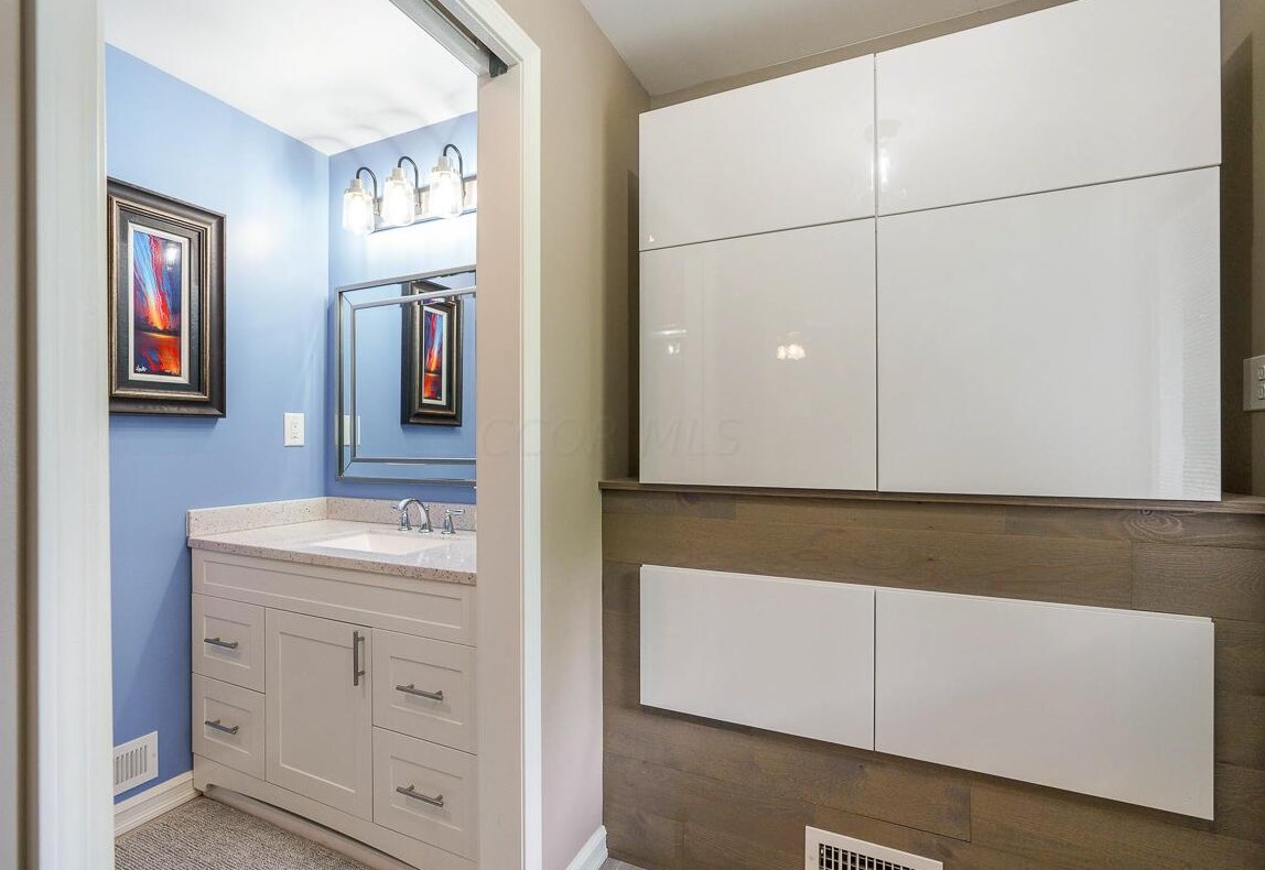 562 Bonnington Way, Columbus OH  43230-2302 exterior