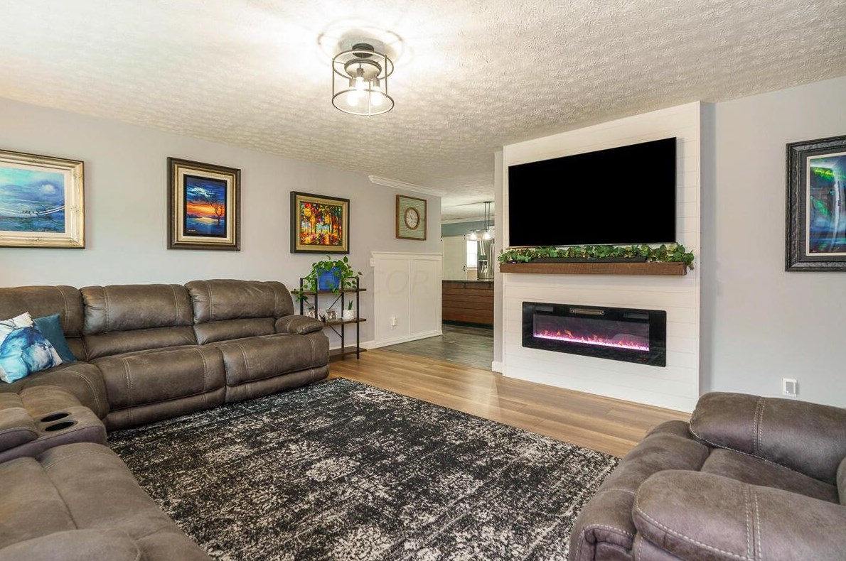 562 Bonnington Way, Columbus OH  43230-2302 exterior