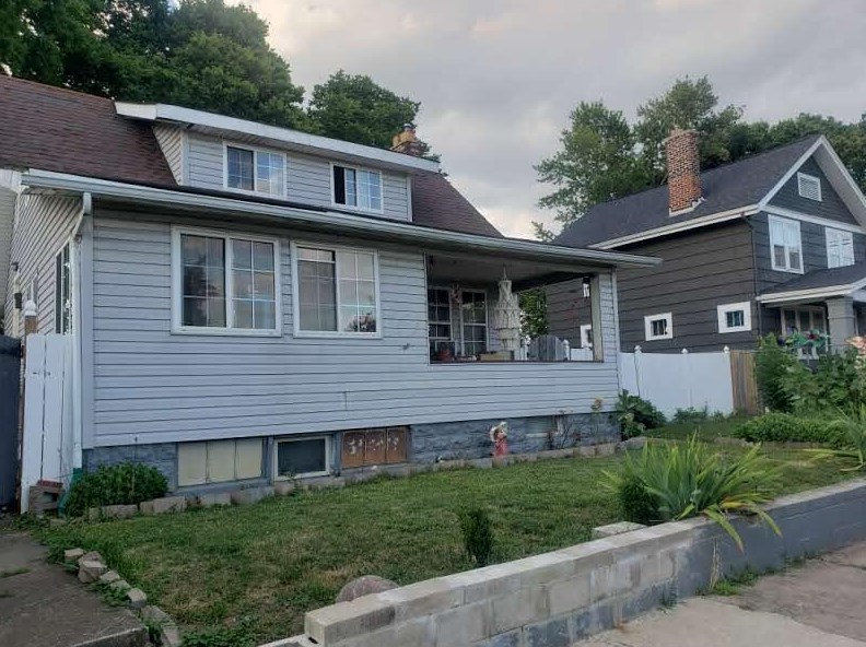 662 Kossuth St, Columbus, OH 43206-2417
