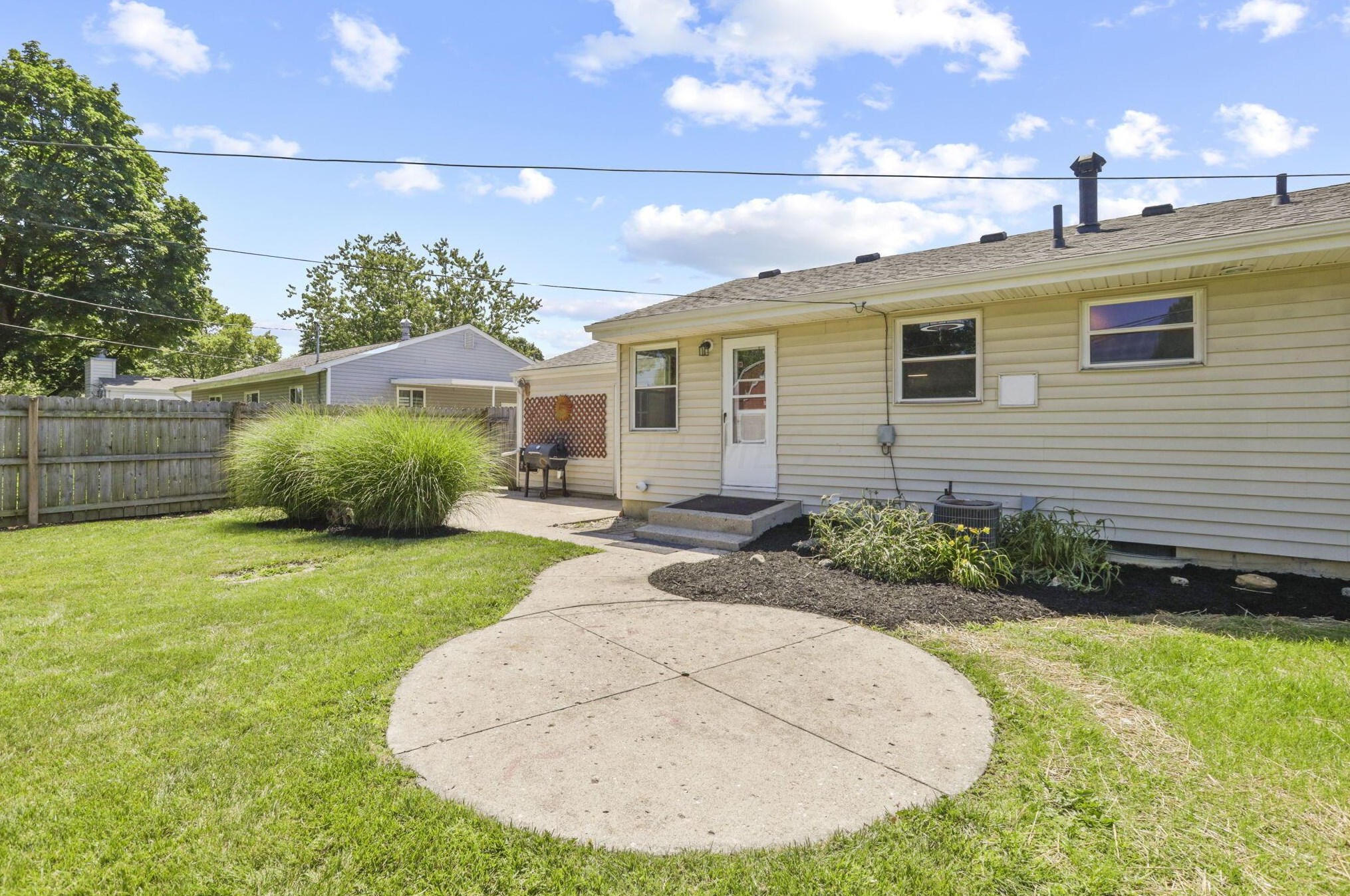 406 Westphal Ave, Columbus OH 43213-1871 exterior