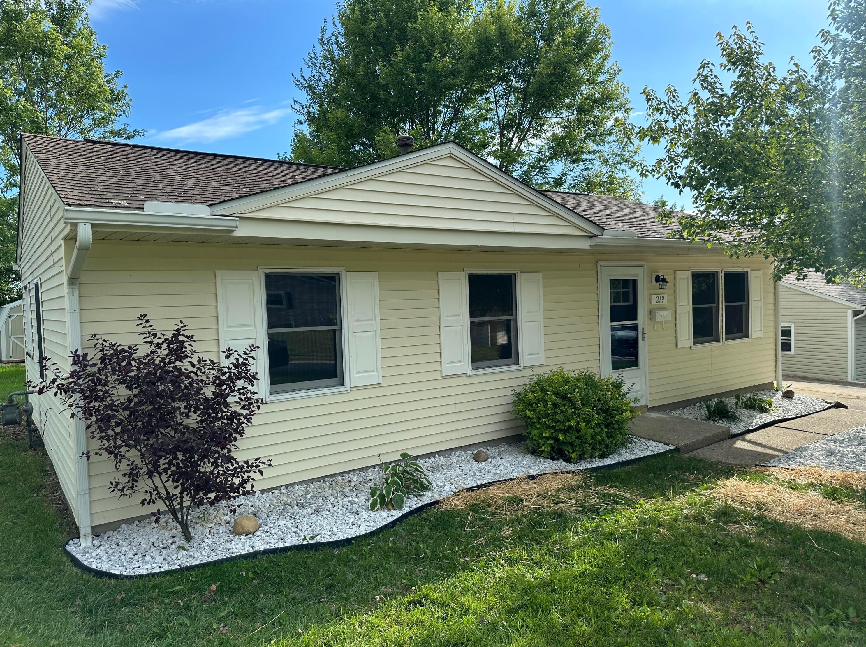 219 Sunset Dr, Johnstown, OH 43031