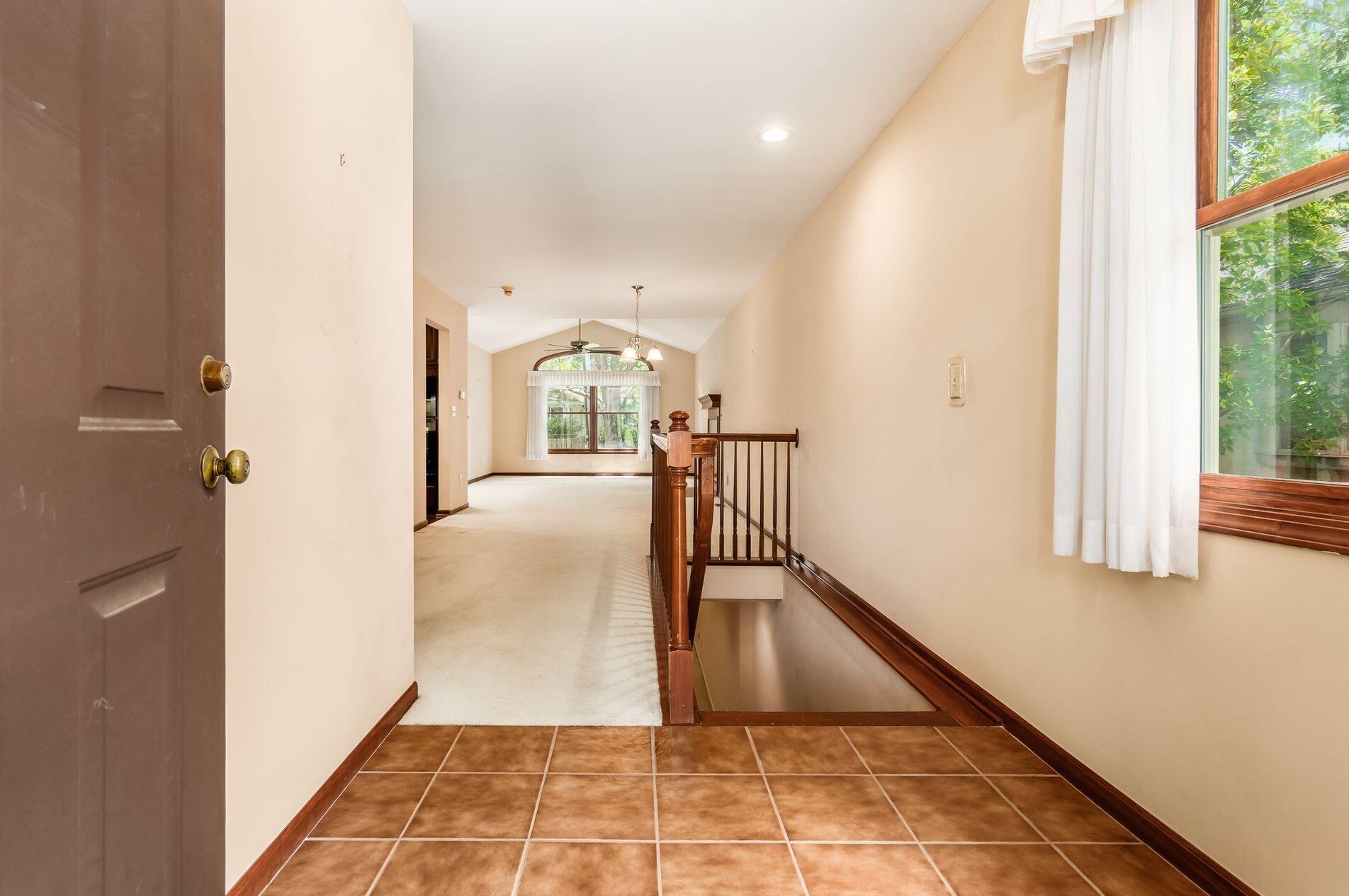 281 Meadowlark Ln, Columbus, OH 43214-1244