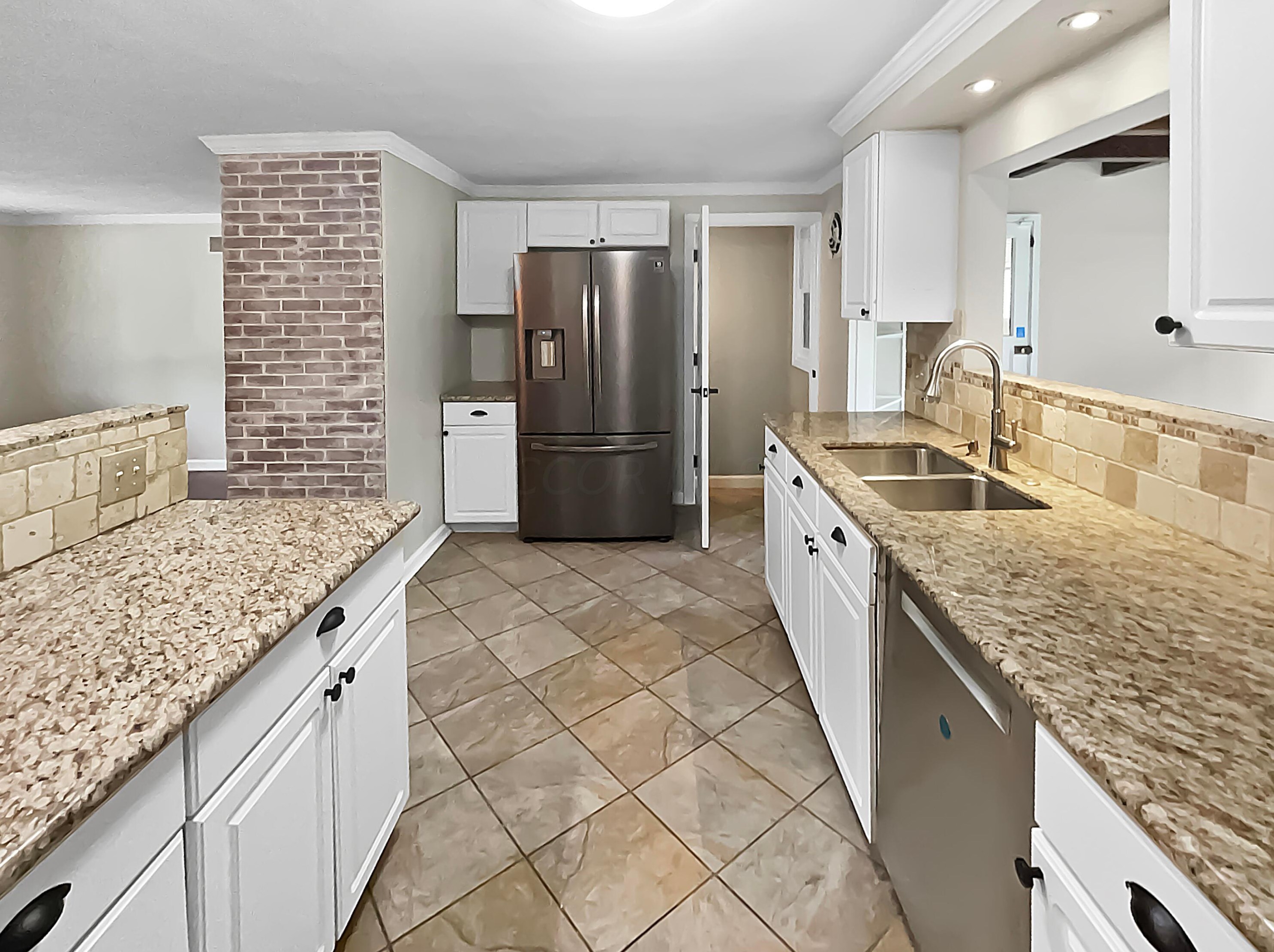 1945 Kentwell Rd, Columbus, OH 43221-1903